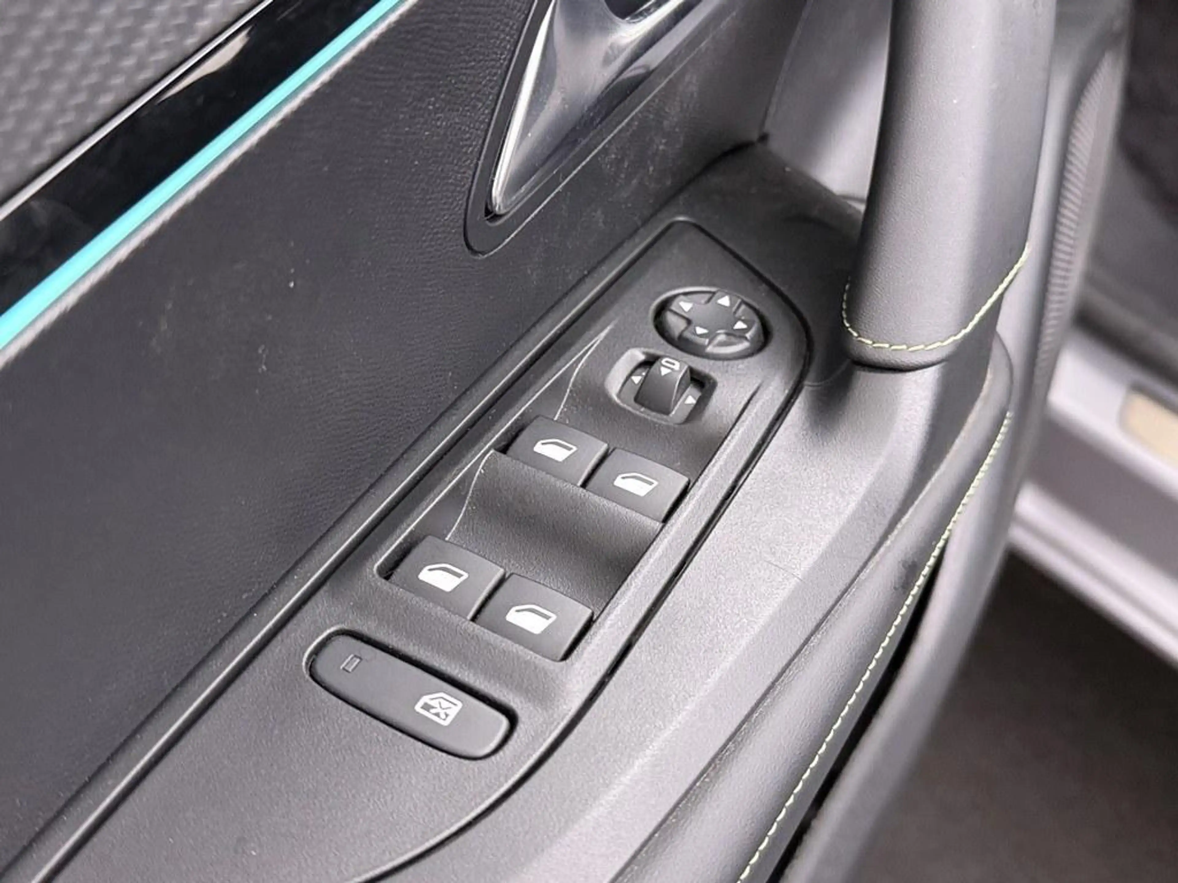 Peugeot 2008 1.2 Hybrid 145 GT 360.Camera/Ad.Cruise/Led.Matrix/ — photo 6