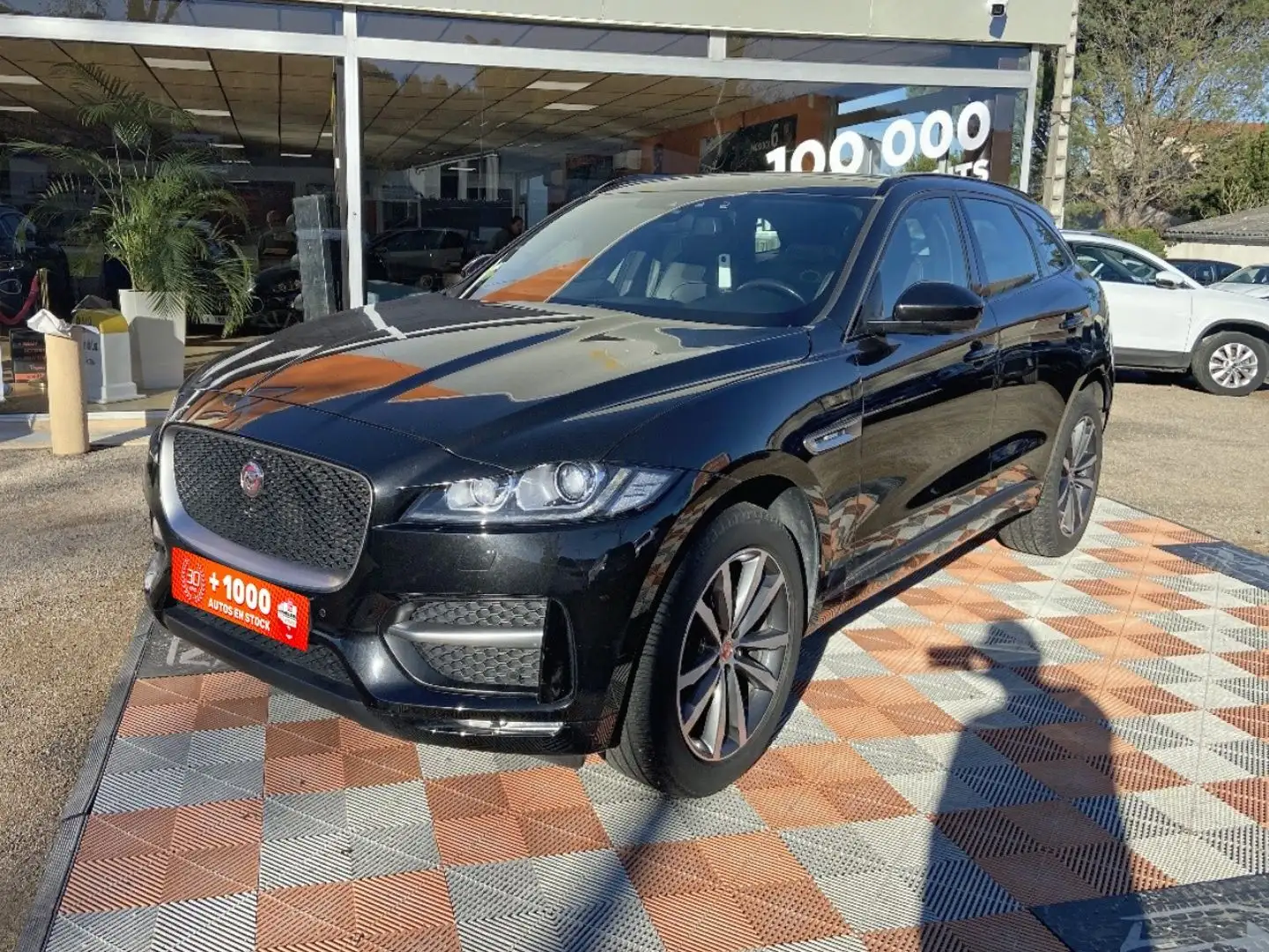 Jaguar F-Pace 2.0 D 180 R-SPORT BVA8 4x4 Noir - 1