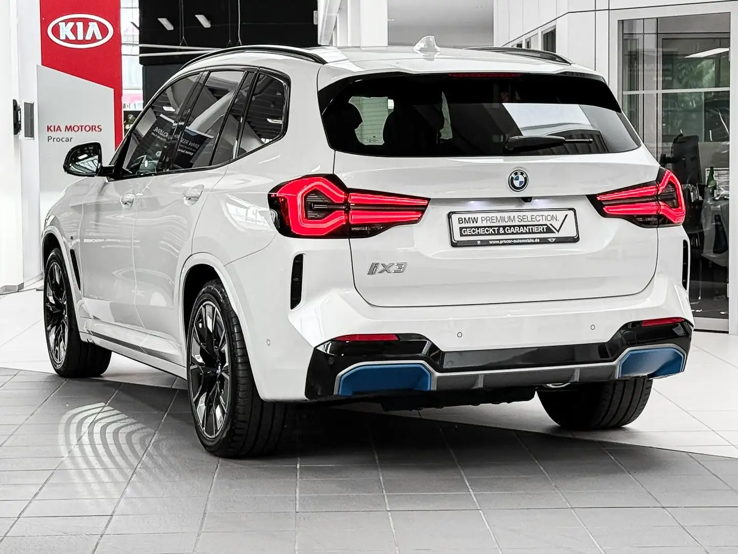 BMW iX3 M Sport AHK DAProf HUD PA+H/K Blanc - 2