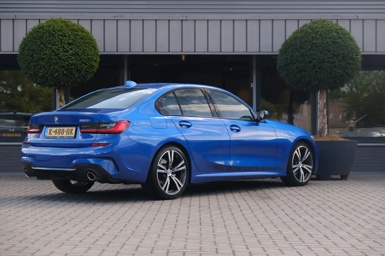 BMW 320 3-serie 320i High Executive M Sport Shadow Line Po Blauw - 2