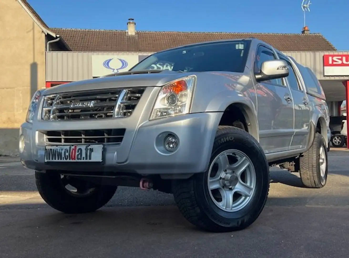 Isuzu D-Max D-MAX 3.0 4WD CREW CAB LS A srebrna - 1