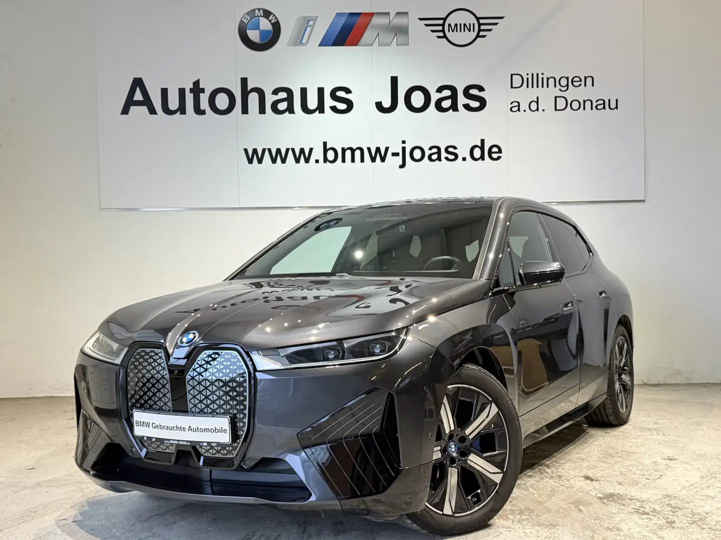 BMW iX xDrive40 Panorama-Glasdach Sky Lounge, Sportpaket, Gris - 1
