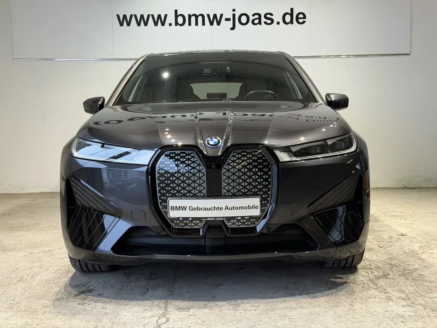 BMW iX xDrive40 Panorama-Glasdach Sky Lounge, Sportpaket, Gris - 2