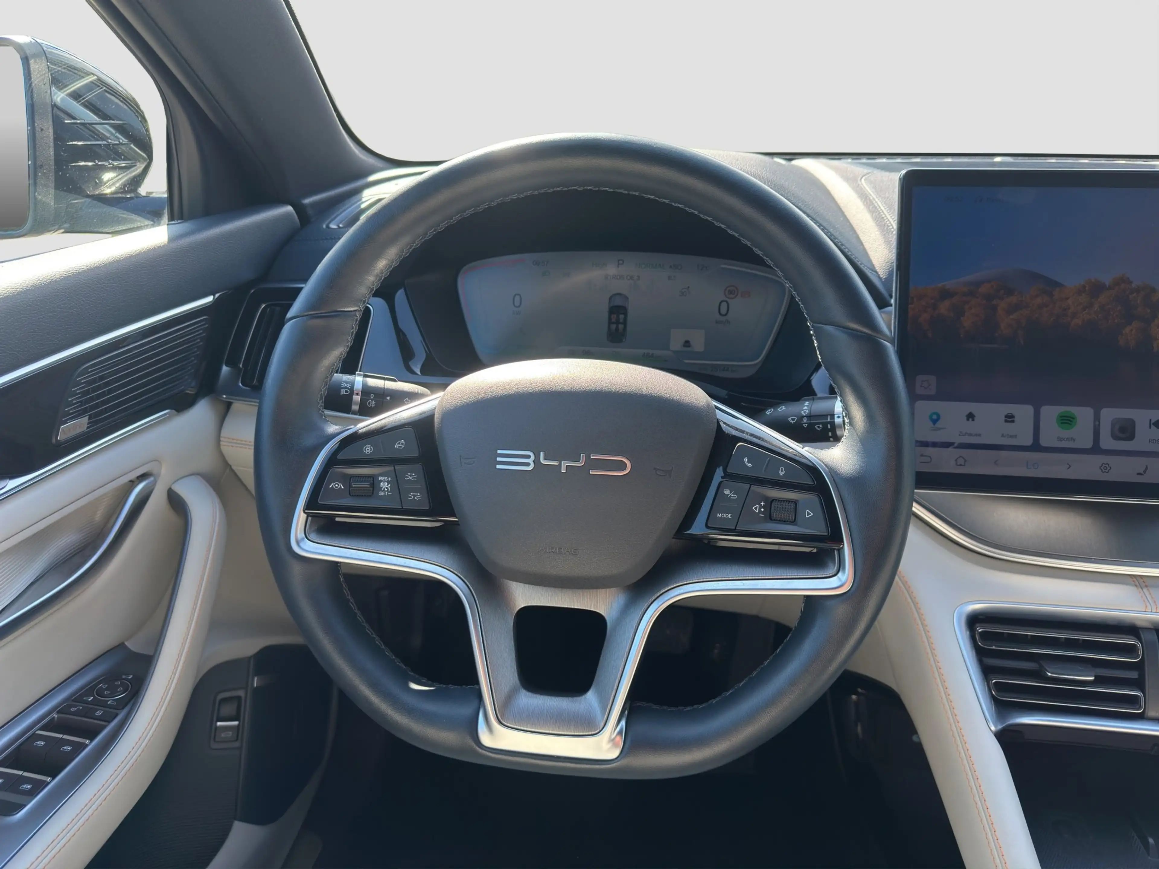 BYD Seal -U — photo 8