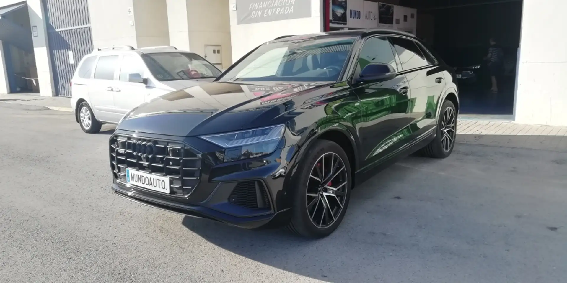 Audi Q8 50 TDI Black line quattro tiptronic 210kW Zwart - 1