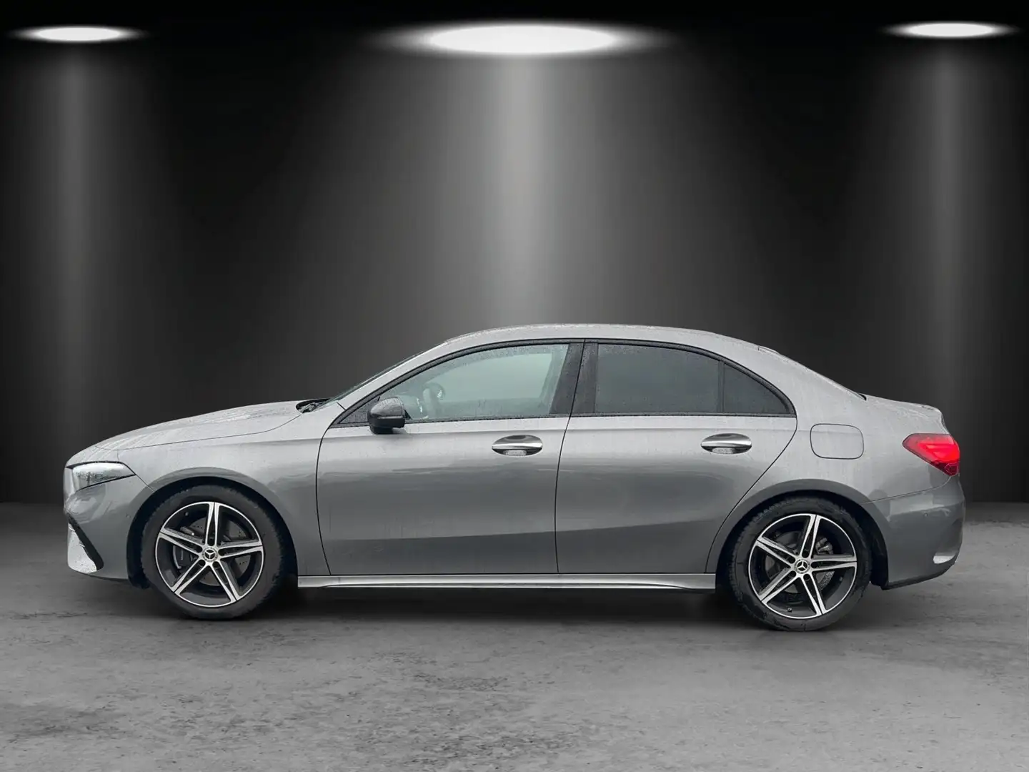 Mercedes-Benz A 220 d Lim+AMG-Line+PSD+AHK+Burmester+KeylessGO Szürke - 2