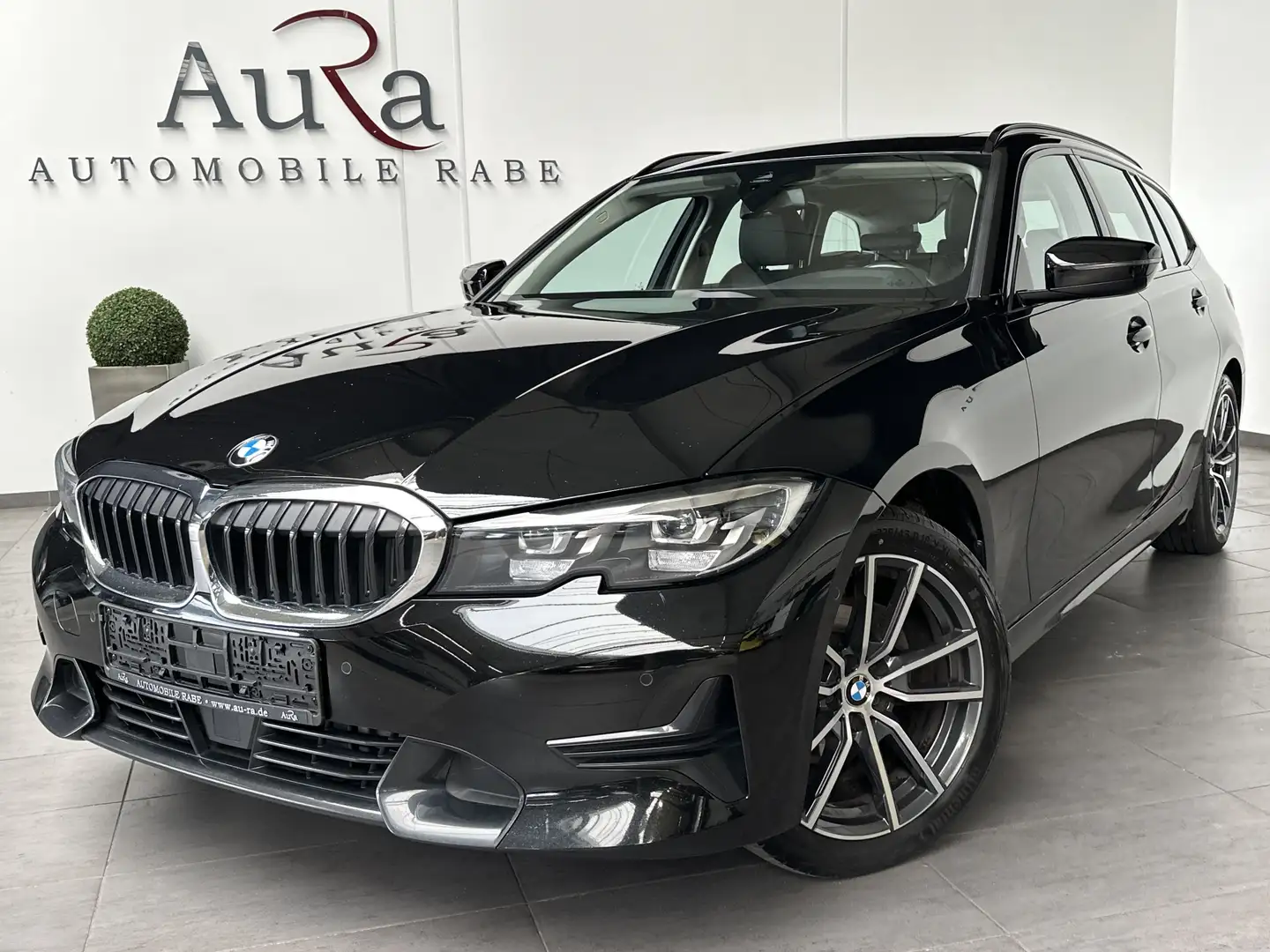 BMW 320 Touring xDrive Sport-Line NAV+LED+AHK+PANO Fekete - 1