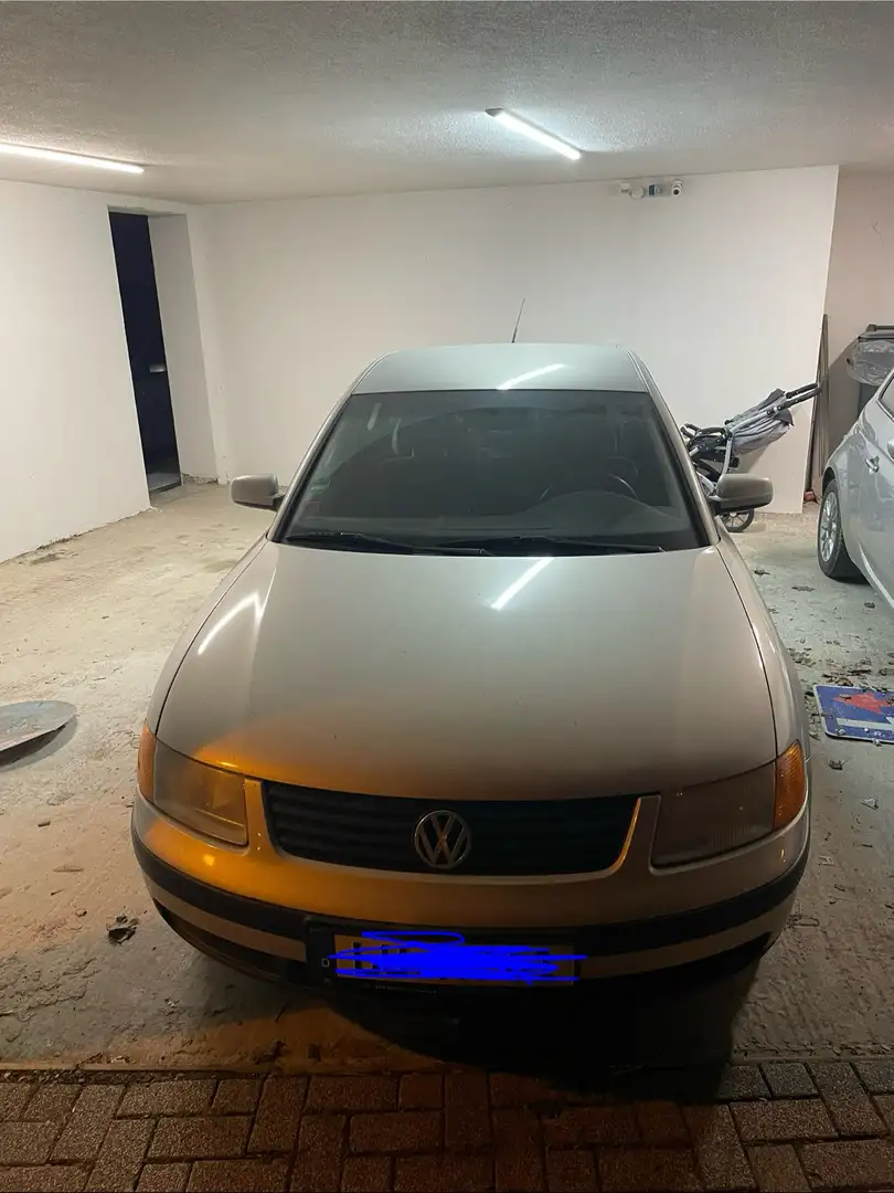 Volkswagen Passat 1.8 5V Сірий - 1