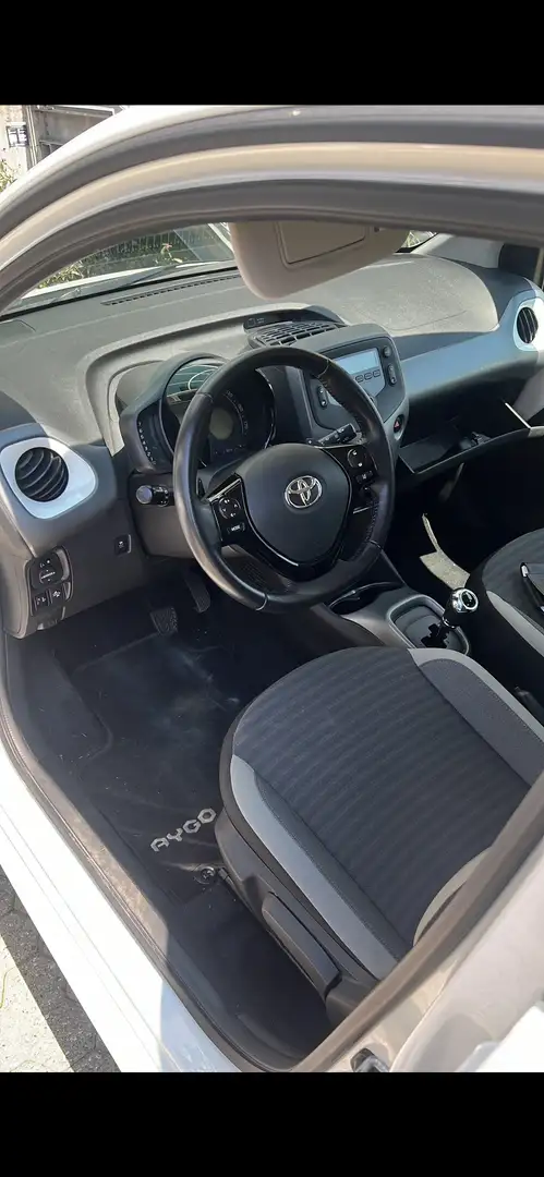 Toyota Aygo 5p 1.0 x-play m-mt 72cv - 2