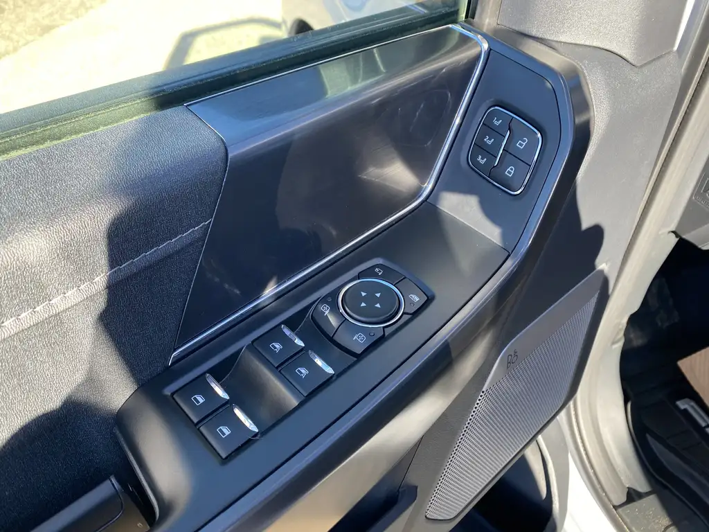 2025 Ford F-150 Lariat SuperCrew 145 | 4X4 | 360 Cam | Remote Star — photo 5
