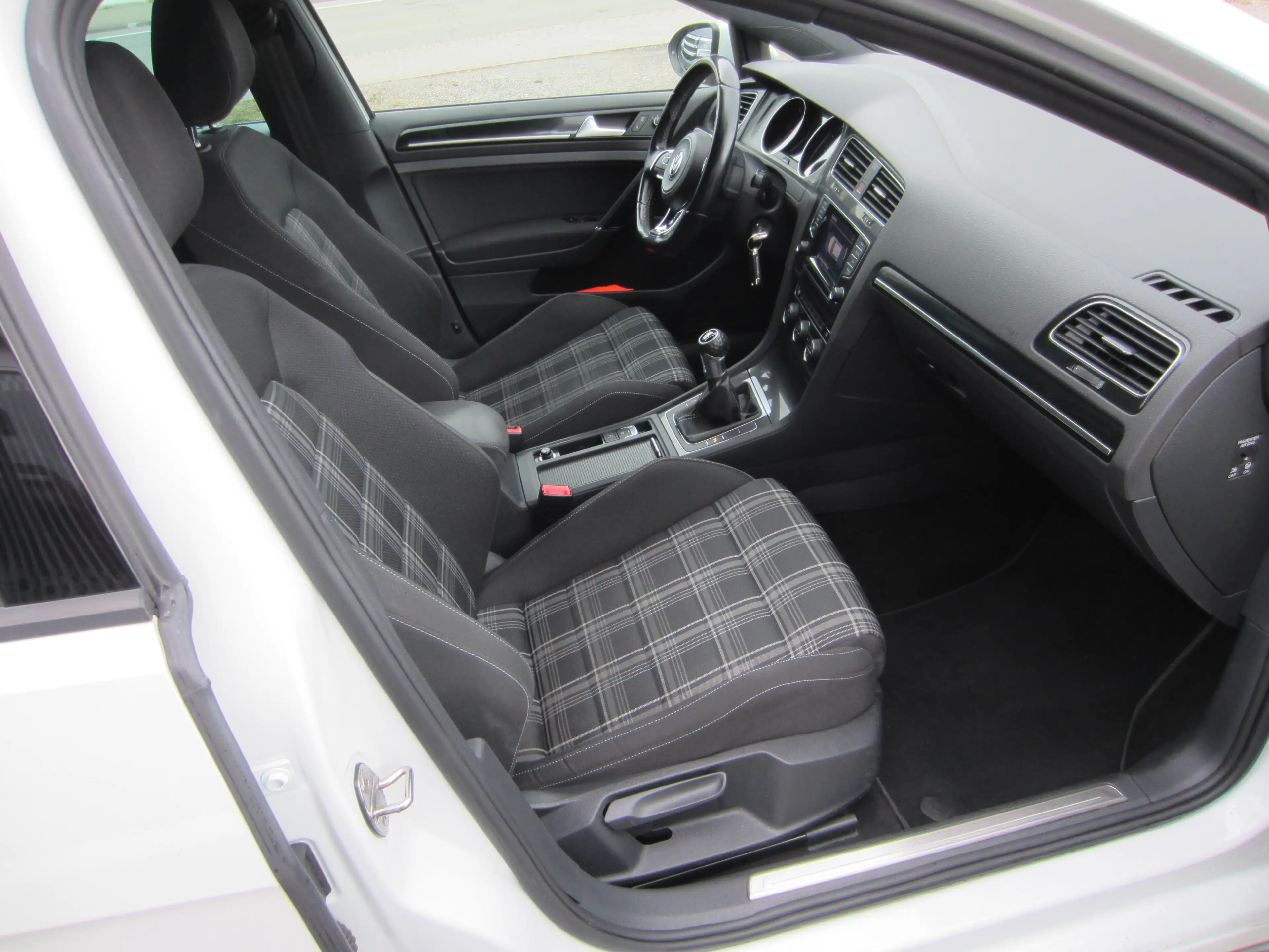 Volkswagen Golf GTD GTD BMT — photo 6