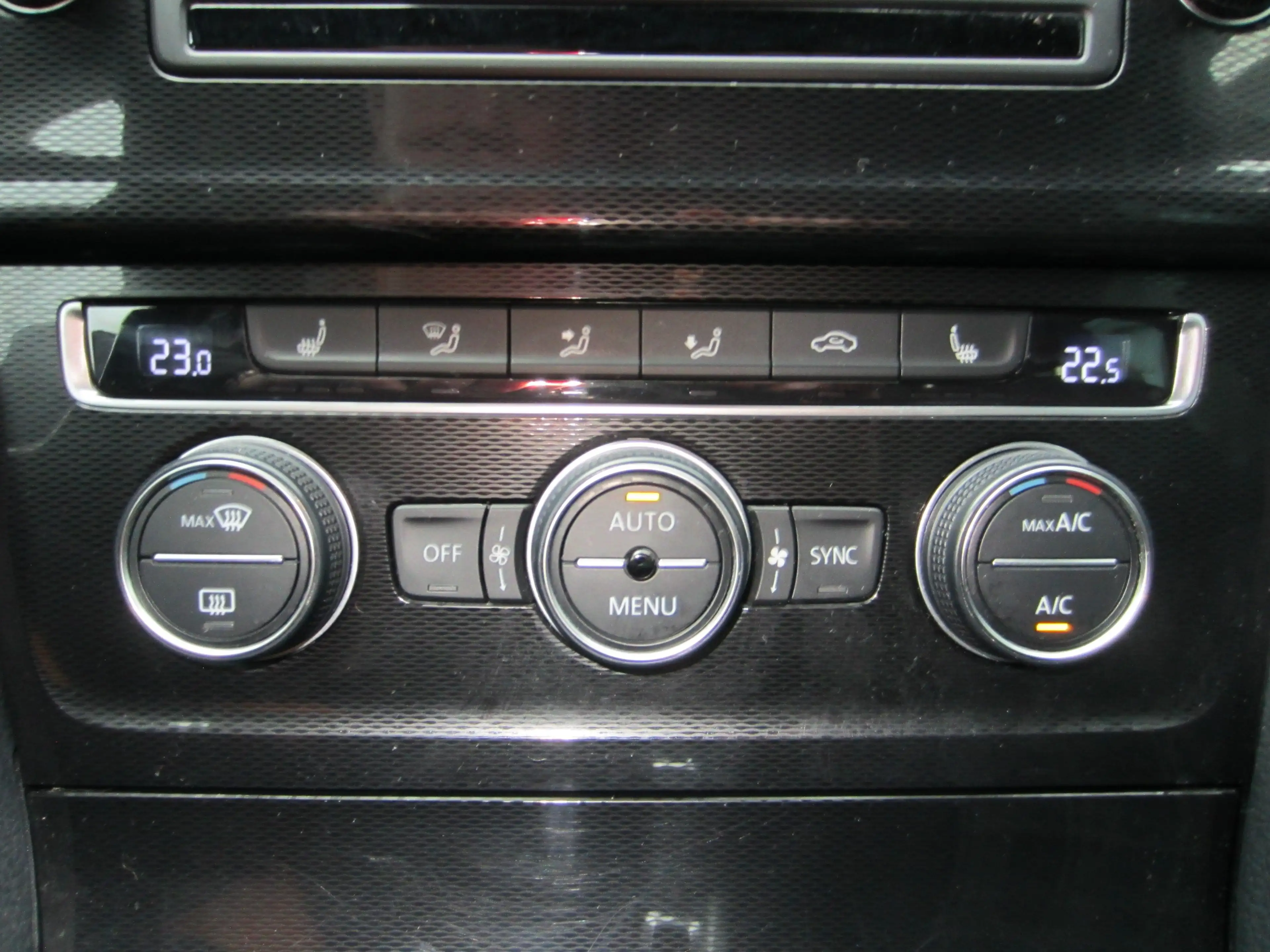 Volkswagen Golf GTD GTD BMT — photo 13