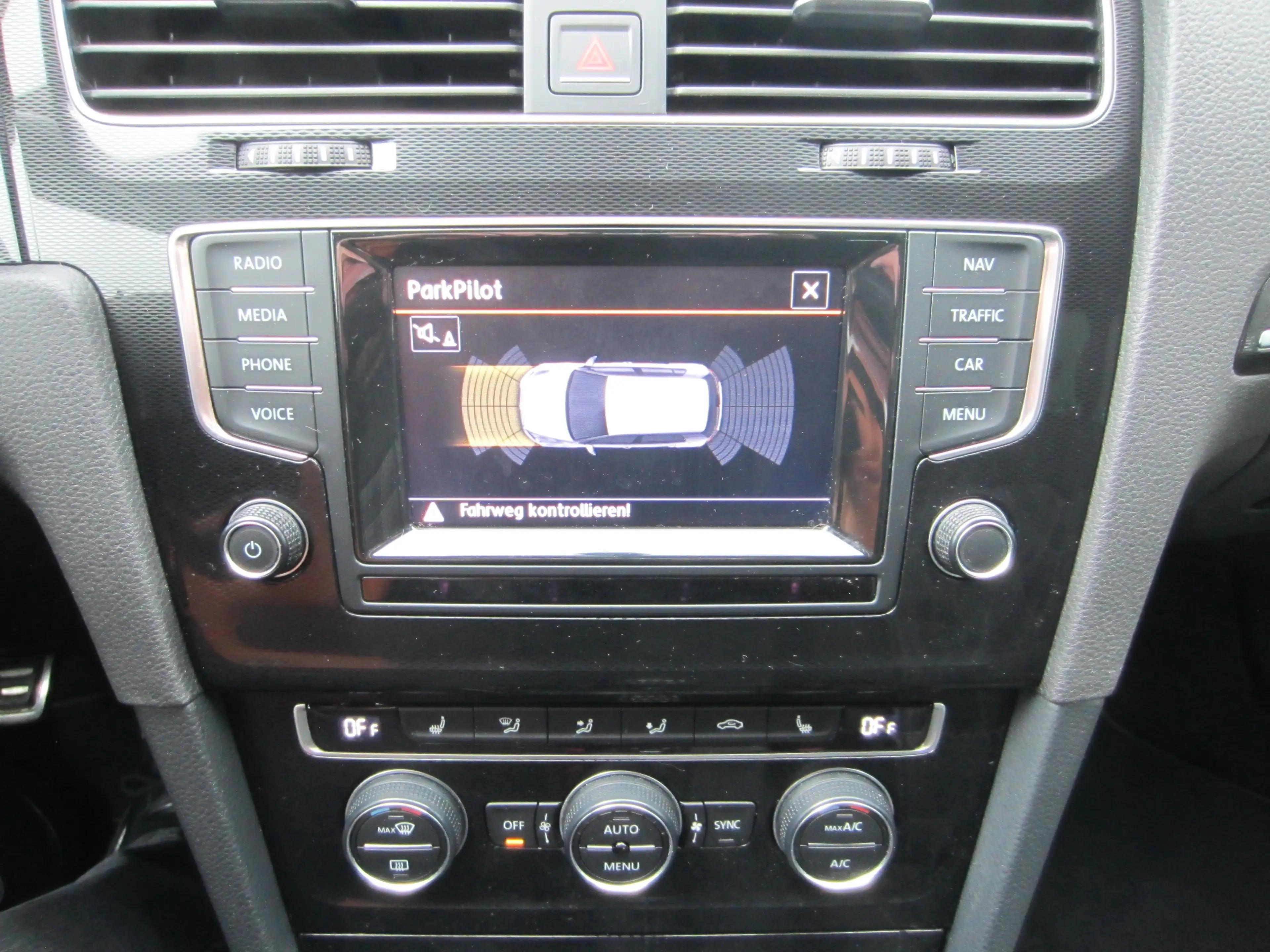 Volkswagen Golf GTD GTD BMT — photo 11