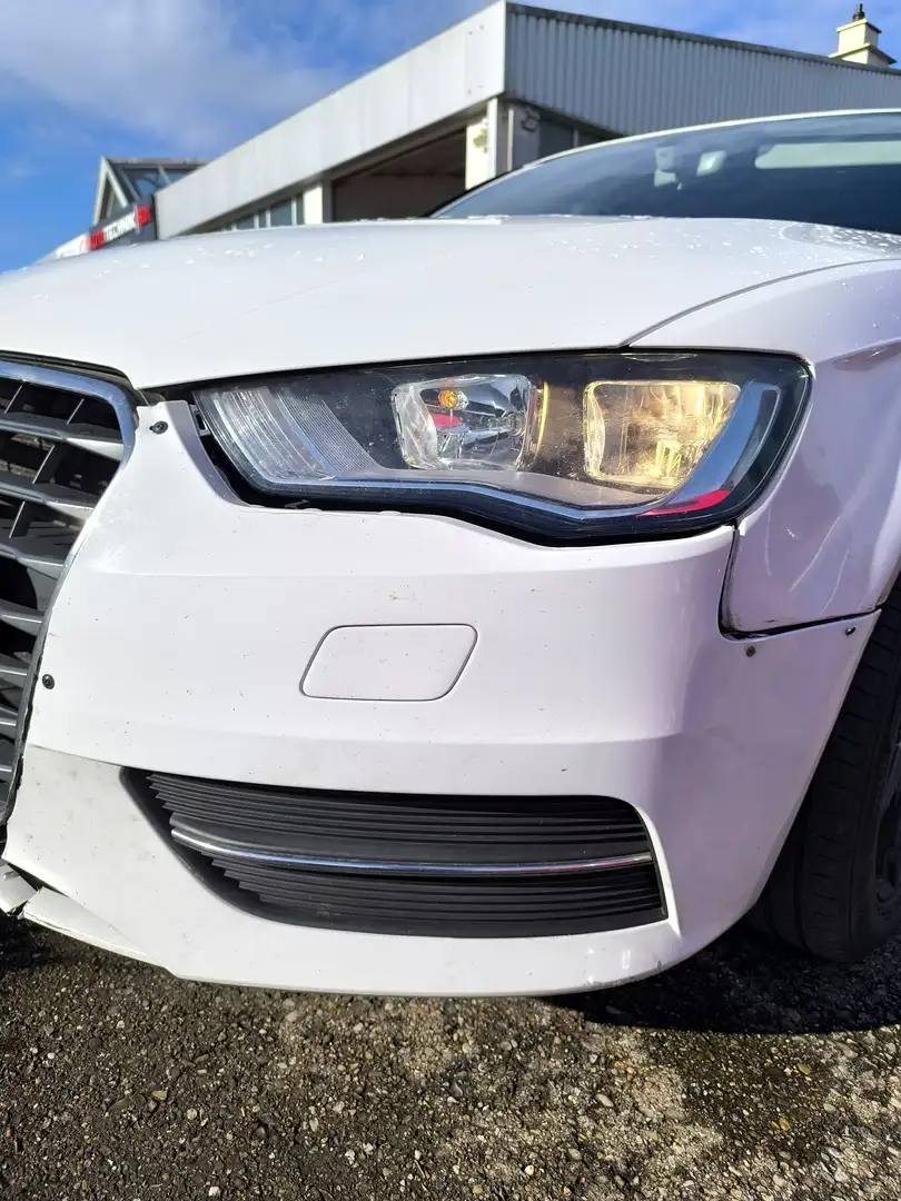 Audi A3 attraction Weiß - 2