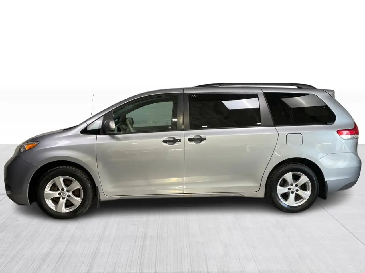Toyota Sienna снимка Toyota Sienna