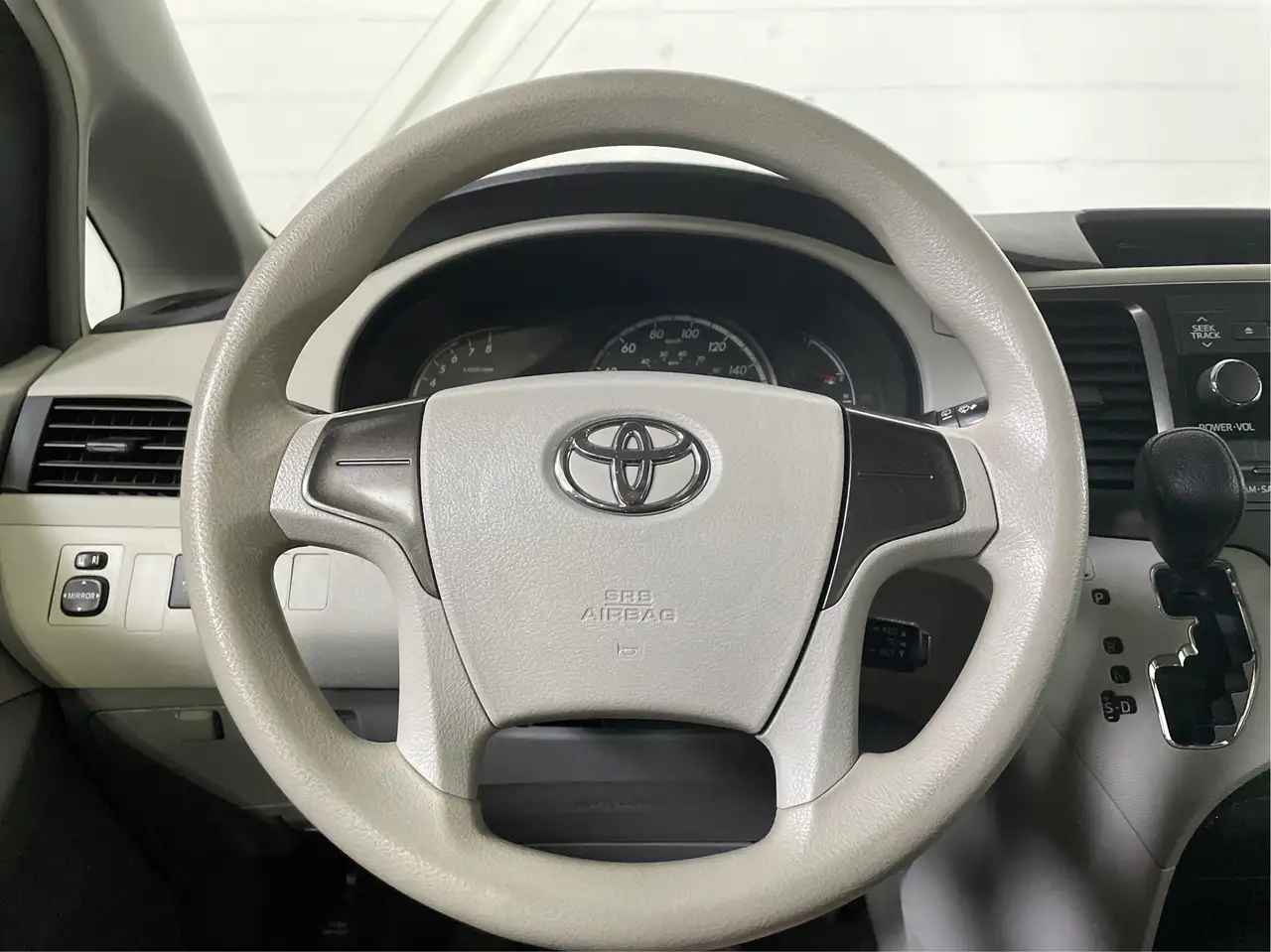 Toyota Sienna снимка Toyota Sienna