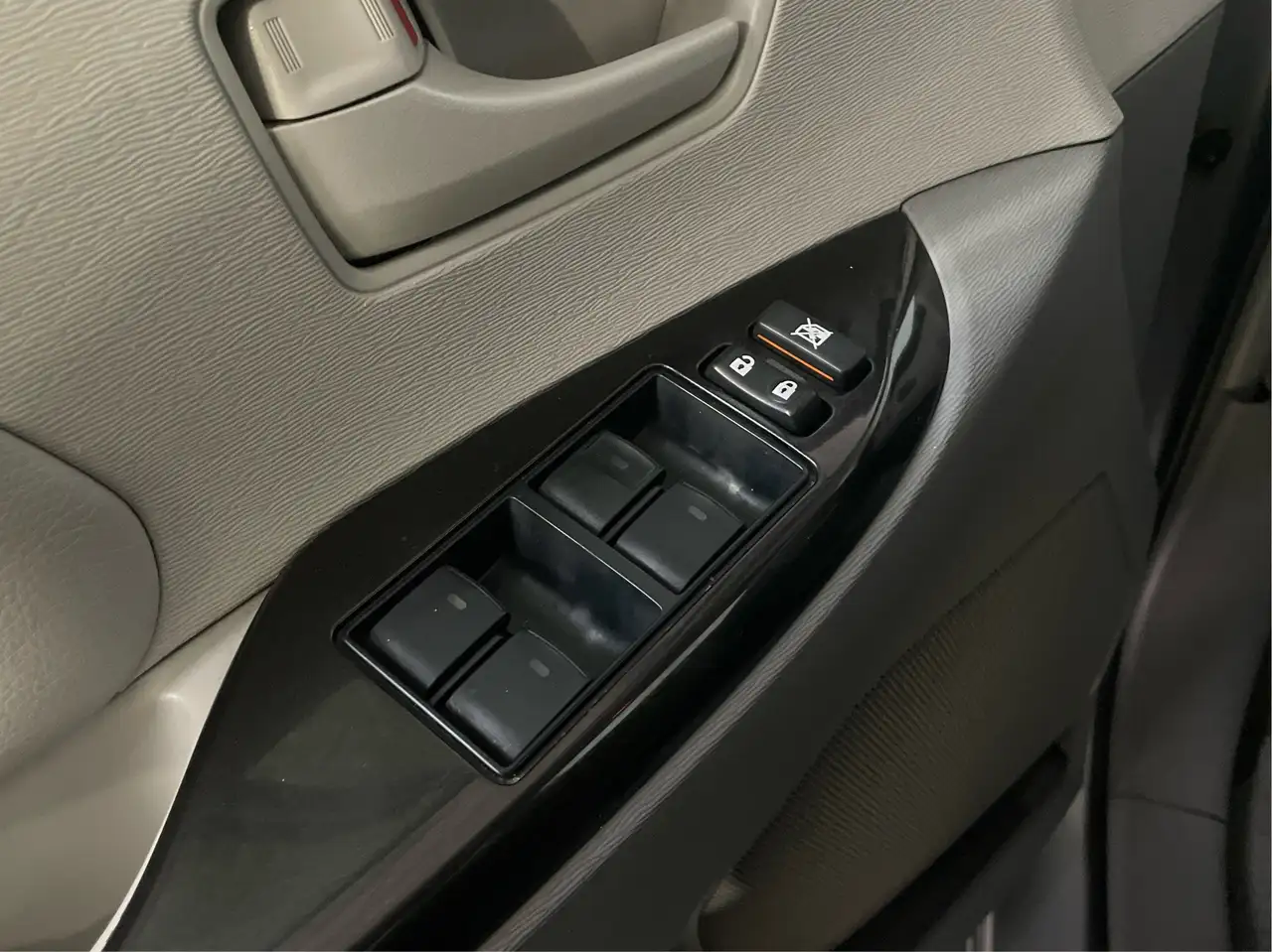 Toyota Sienna снимка Toyota Sienna