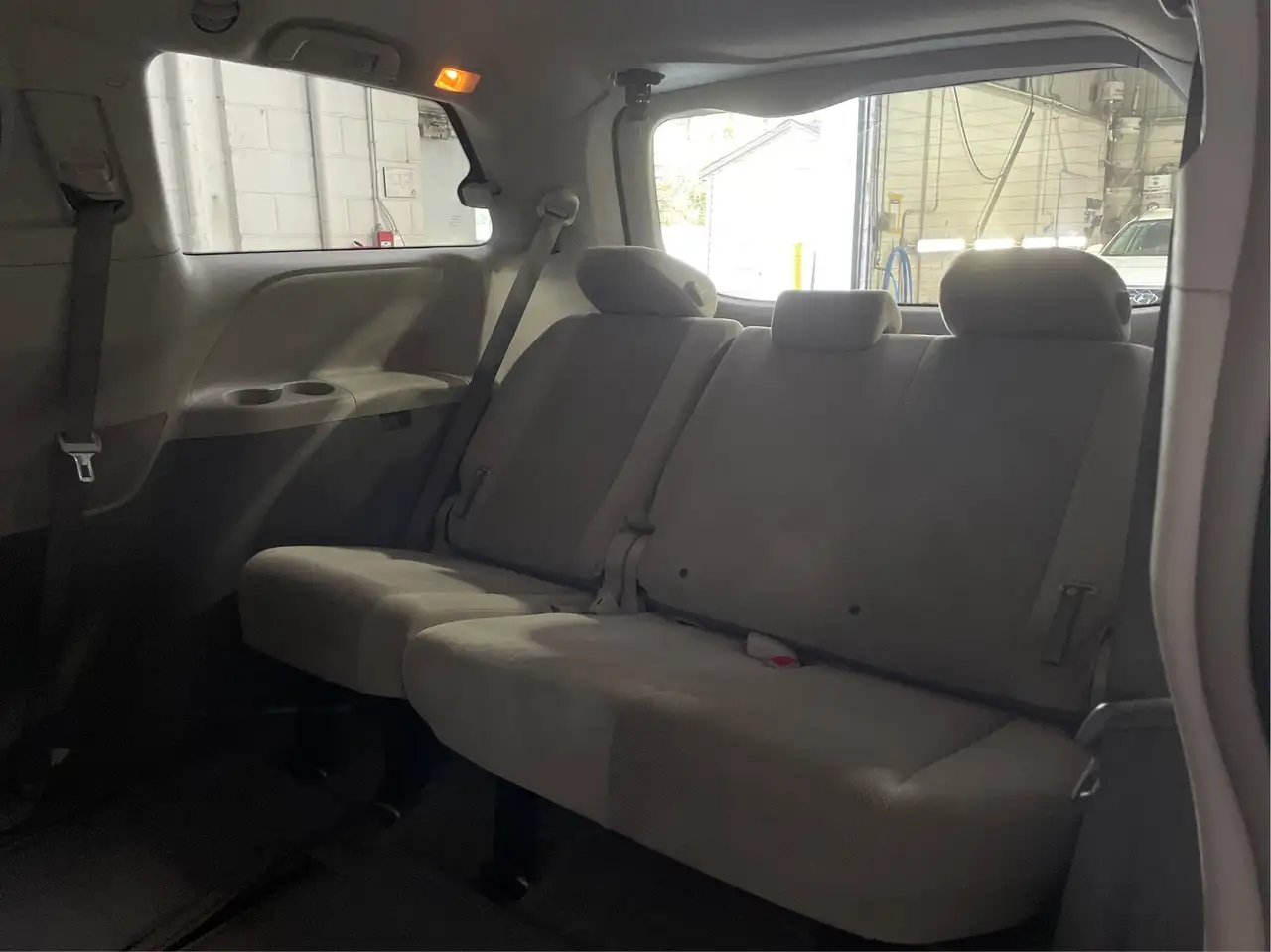 Toyota Sienna снимка Toyota Sienna