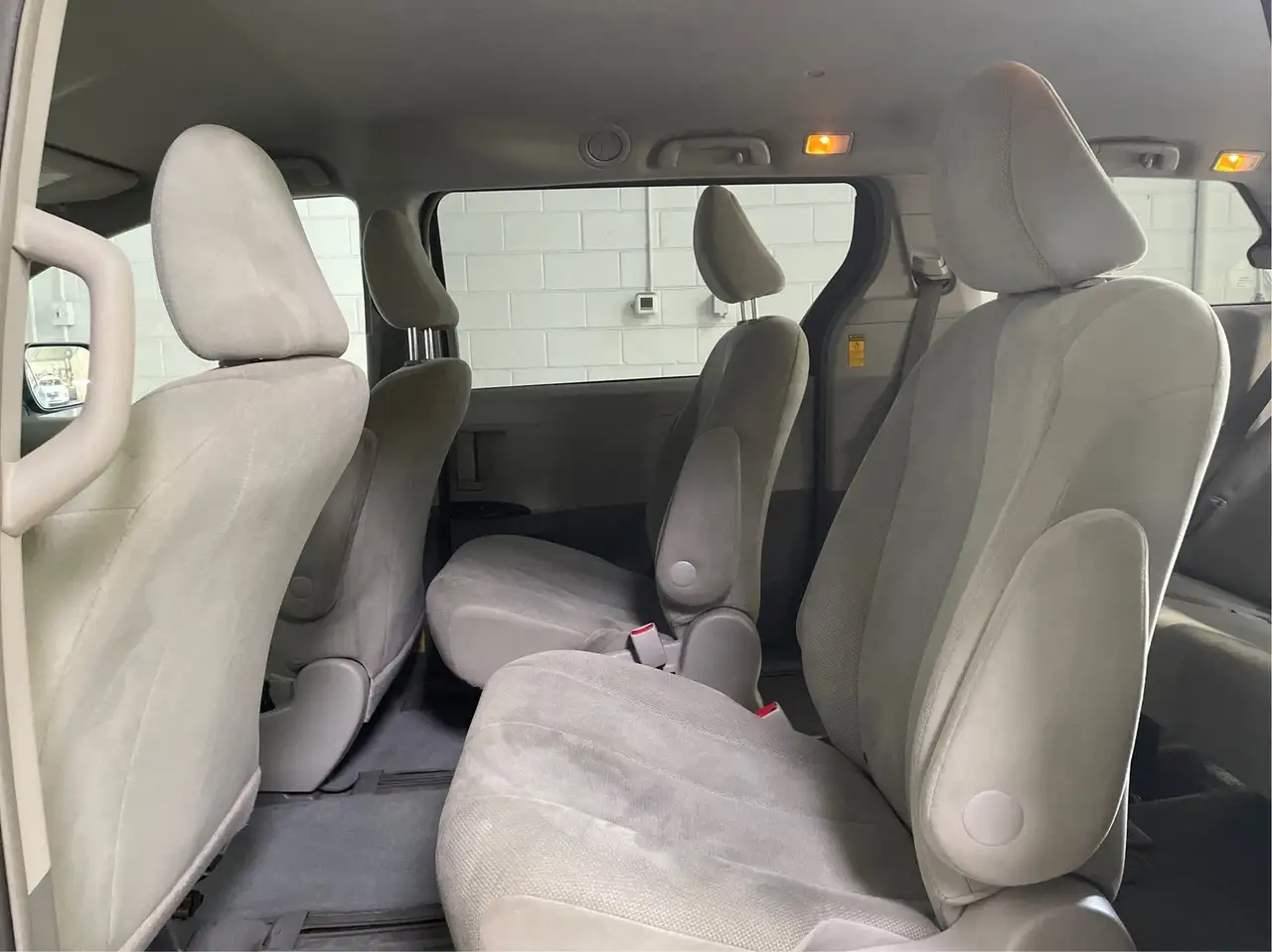 Toyota Sienna снимка Toyota Sienna