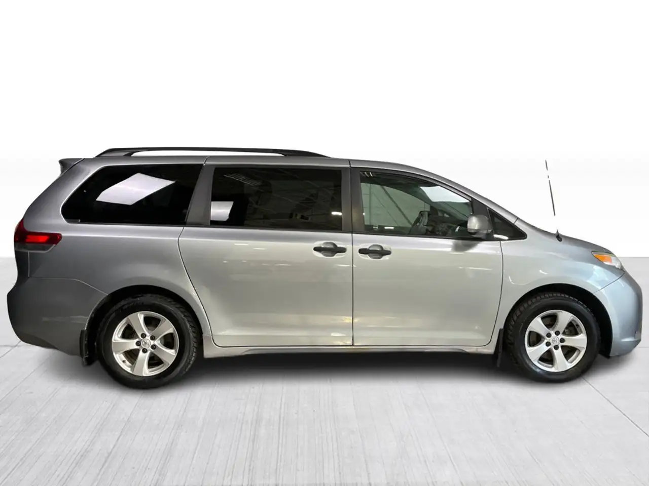 Toyota Sienna снимка Toyota Sienna