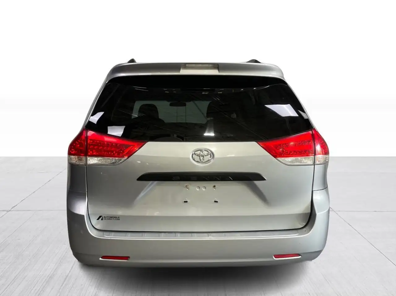 Toyota Sienna снимка Toyota Sienna