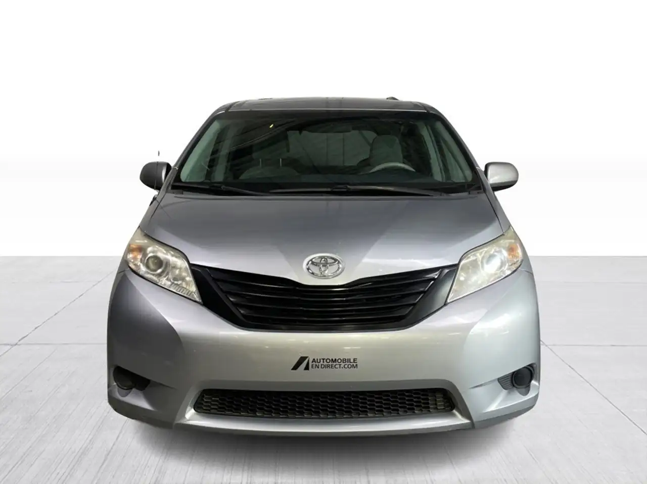 Toyota Sienna снимка Toyota Sienna