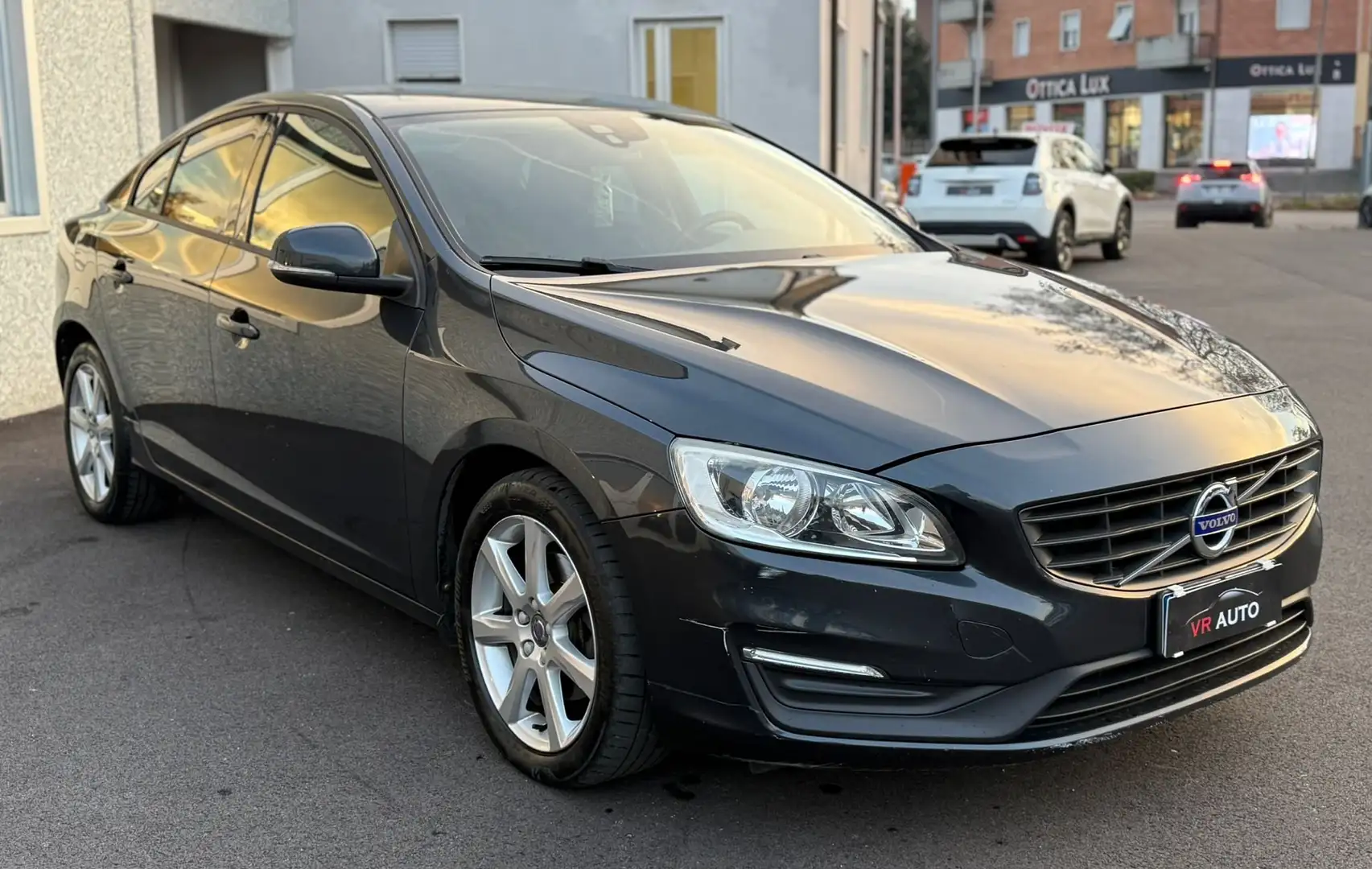 Volvo S60 AUTOM. 2.0 D3 Momentum geartronic Grau - 1
