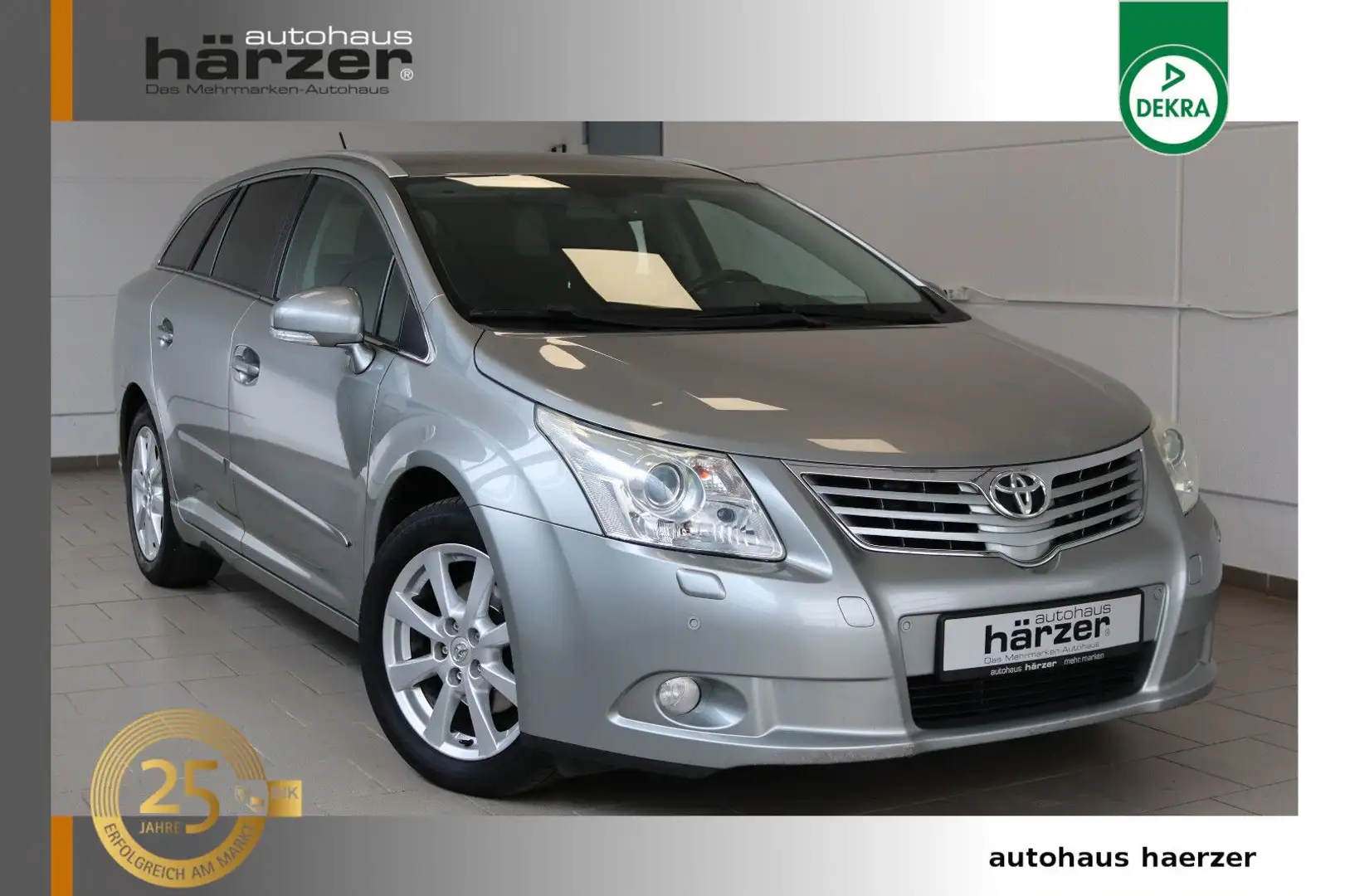 Toyota Avensis Kombi Executive Aut. *Xenon*AHK*PDC*AAC* Silber - 1