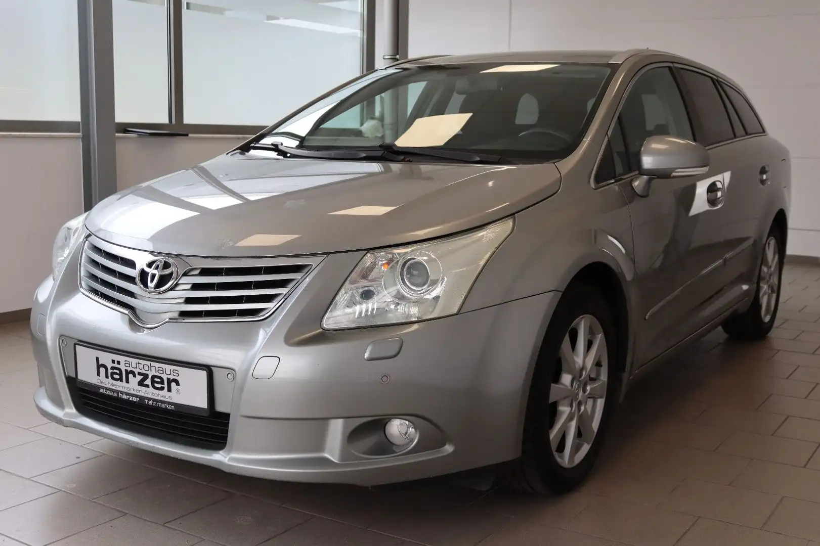 Toyota Avensis Kombi Executive Aut. *Xenon*AHK*PDC*AAC* Silber - 2