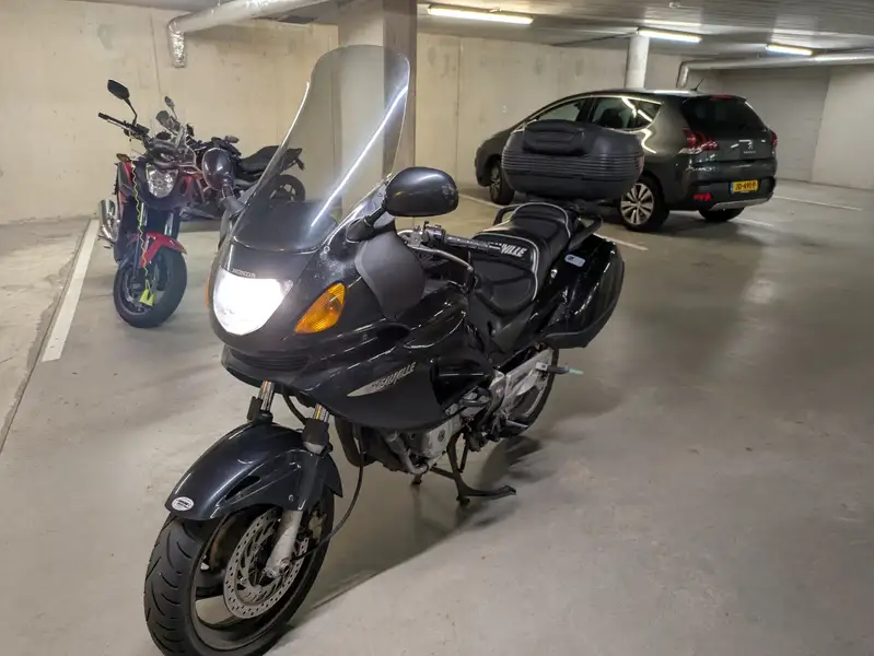 Honda NT 650 Hawk