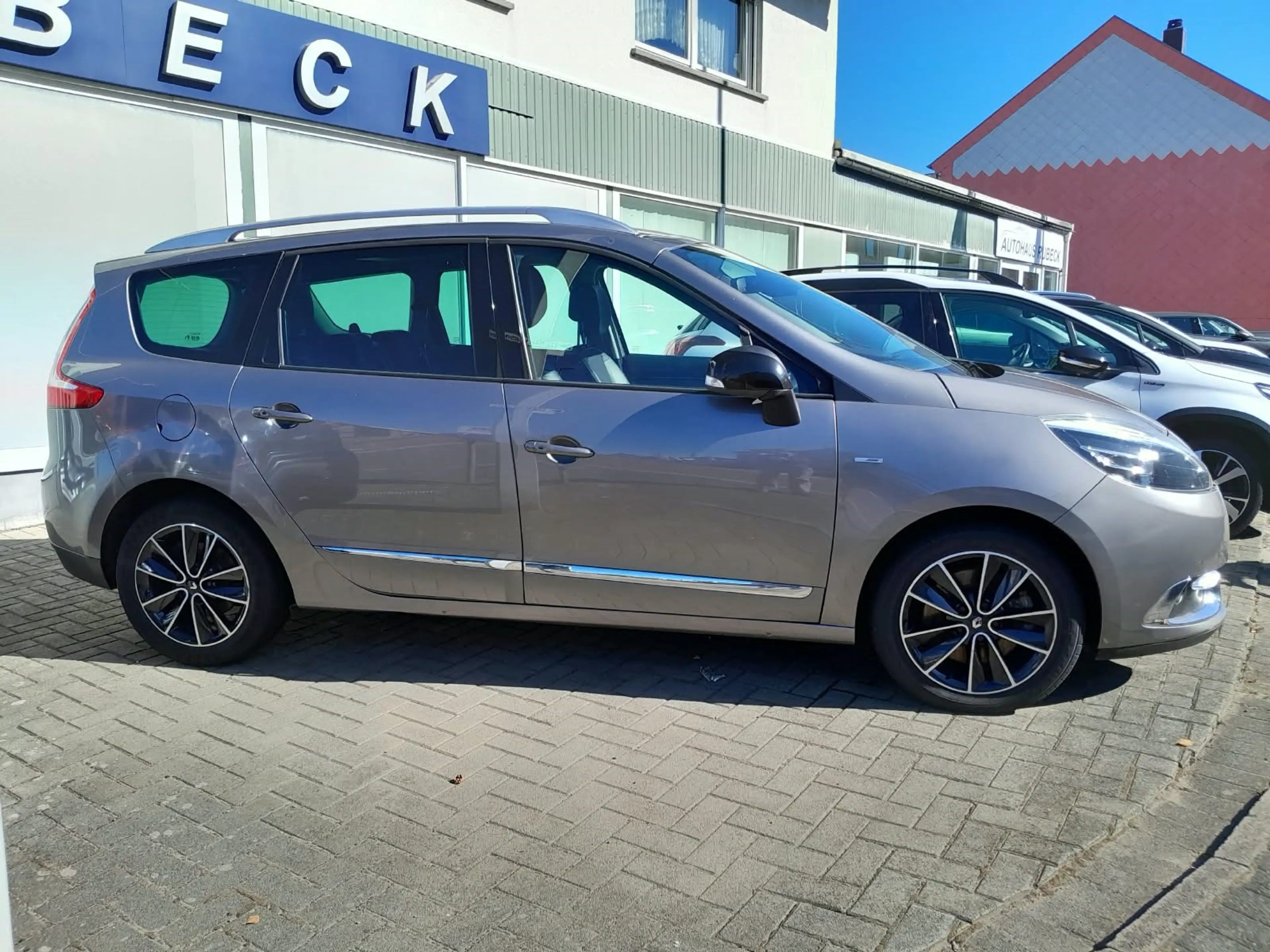 Renault Scenic Authentique 2.0dCi 150 FAP BOSE Edition Panoramada — photo 3