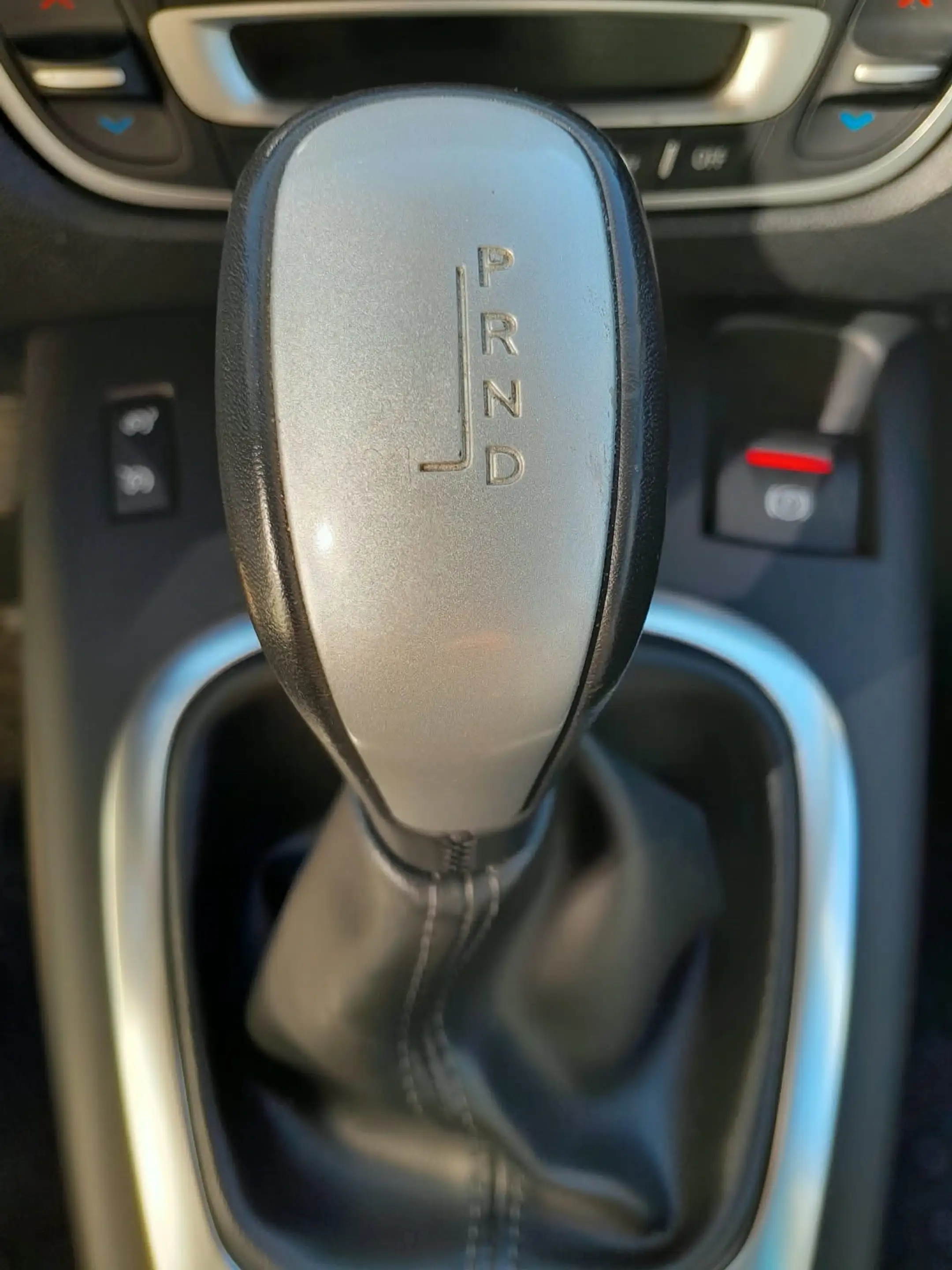 Renault Scenic Authentique 2.0dCi 150 FAP BOSE Edition Panoramada — photo 11