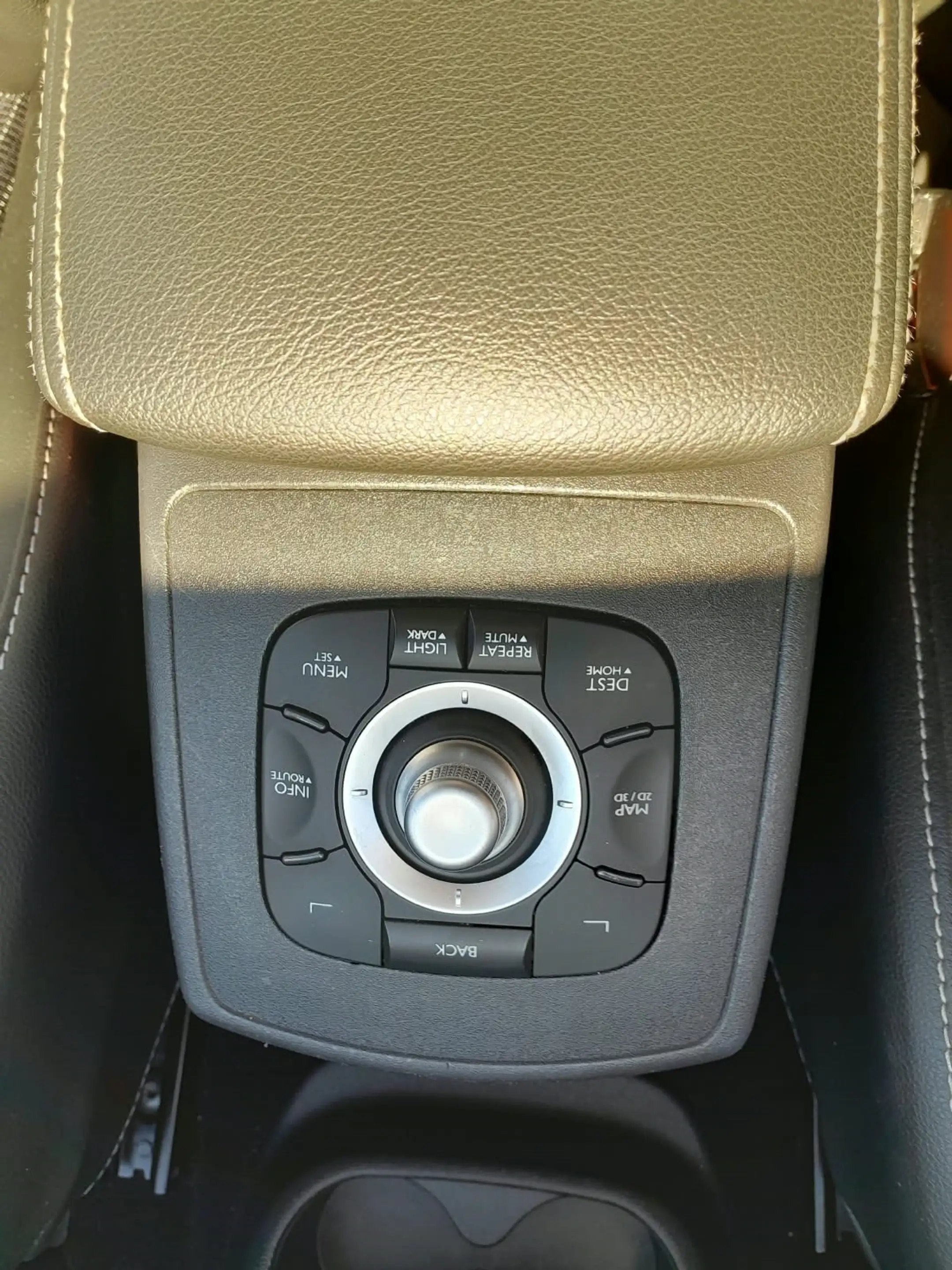 Renault Scenic Authentique 2.0dCi 150 FAP BOSE Edition Panoramada — photo 13