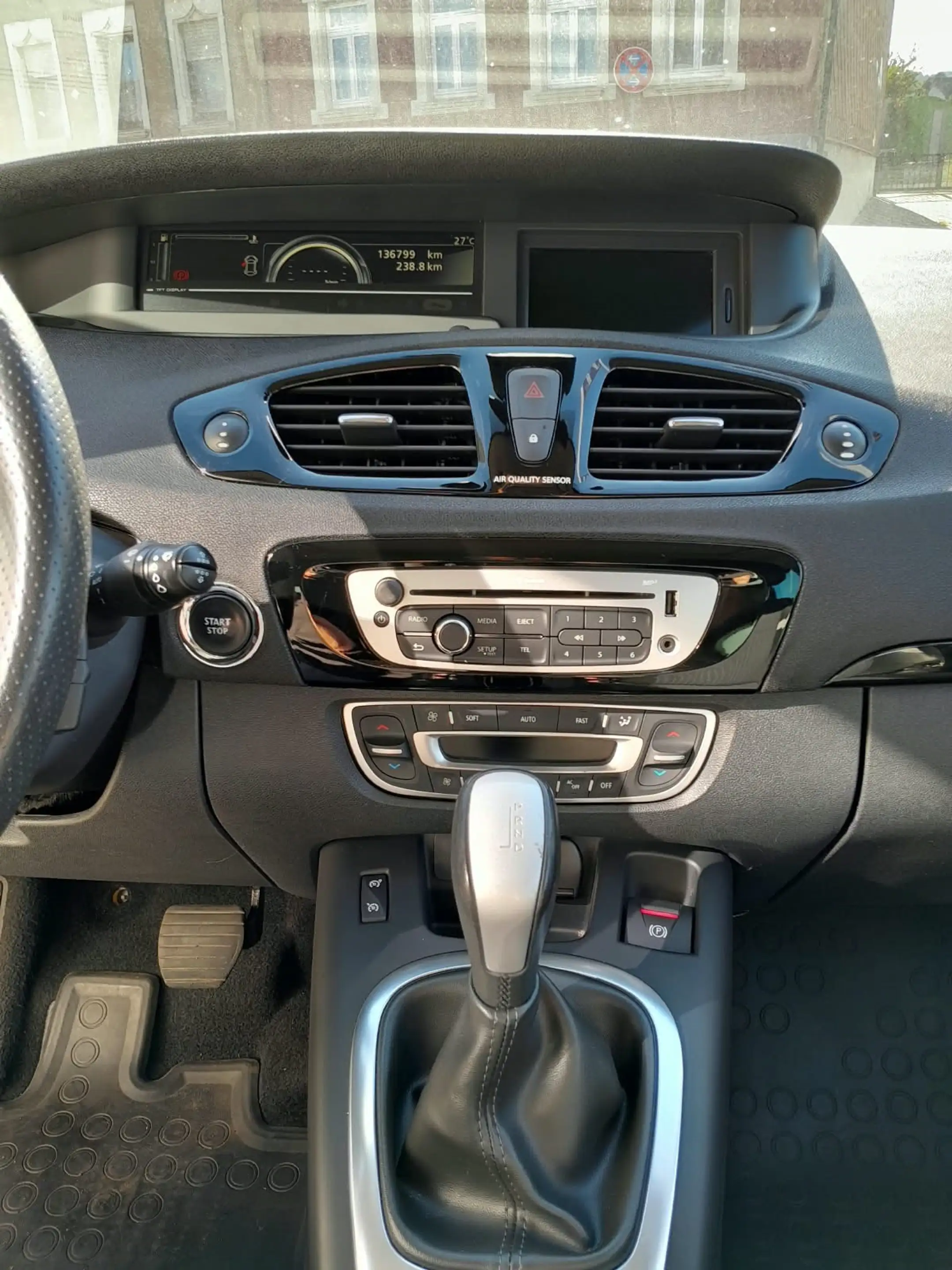 Renault Scenic Authentique 2.0dCi 150 FAP BOSE Edition Panoramada — photo 10