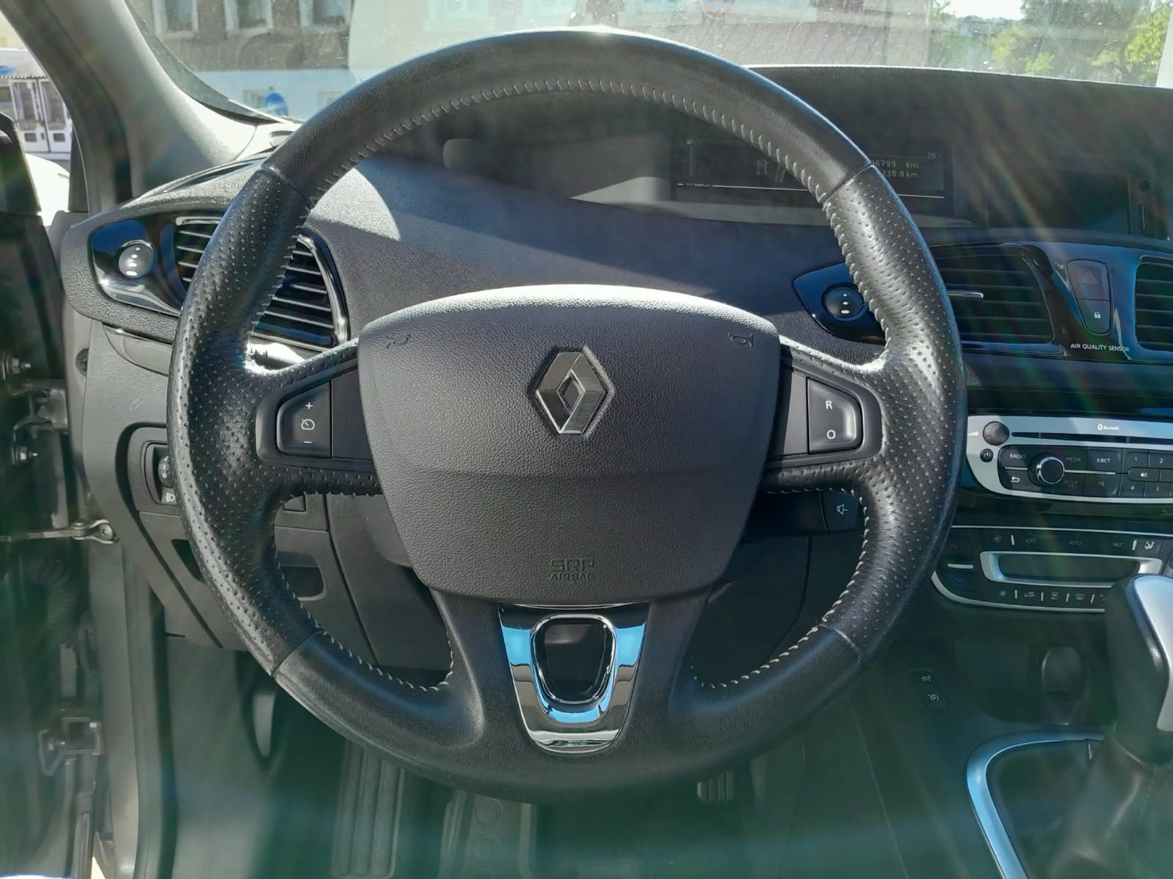 Renault Scenic Authentique 2.0dCi 150 FAP BOSE Edition Panoramada — photo 9