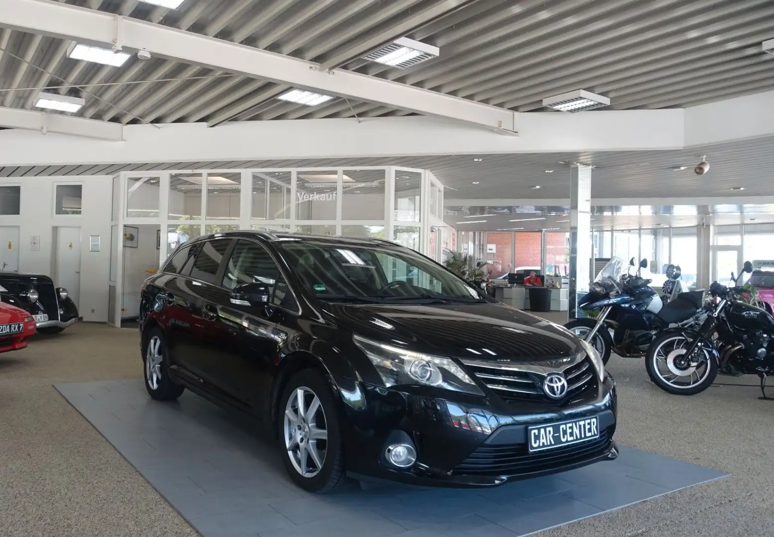Toyota Avensis Kombi Executive Plus Paket Noir - 1