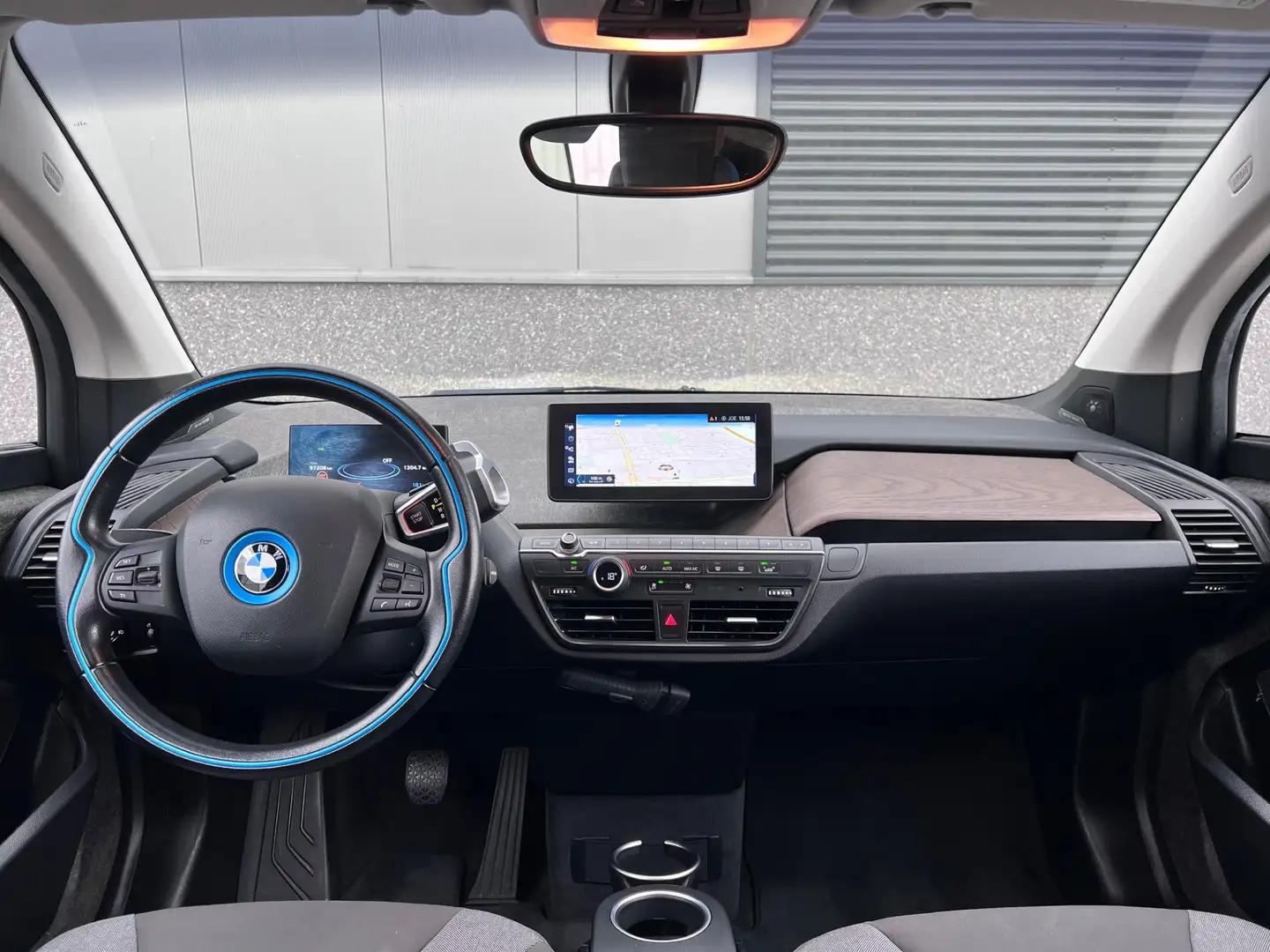 BMW i3 Executive 120Ah 42 kWh/Sunroof/Harman-Kardon/Camer Zwart - 2