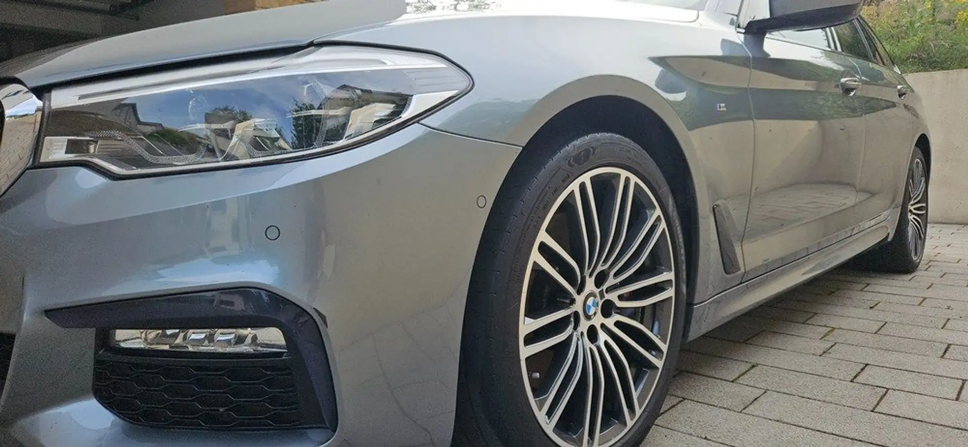 BMW 530 BMW 530d xDrive Touring - M Paket Gris - 2
