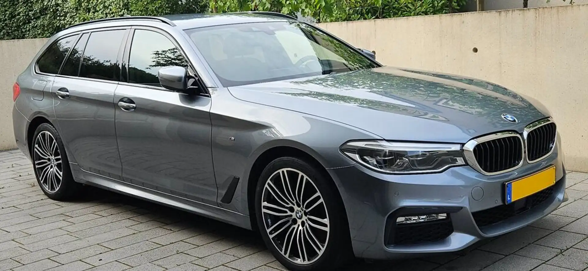 BMW 530 BMW 530d xDrive Touring - M Paket Gris - 1
