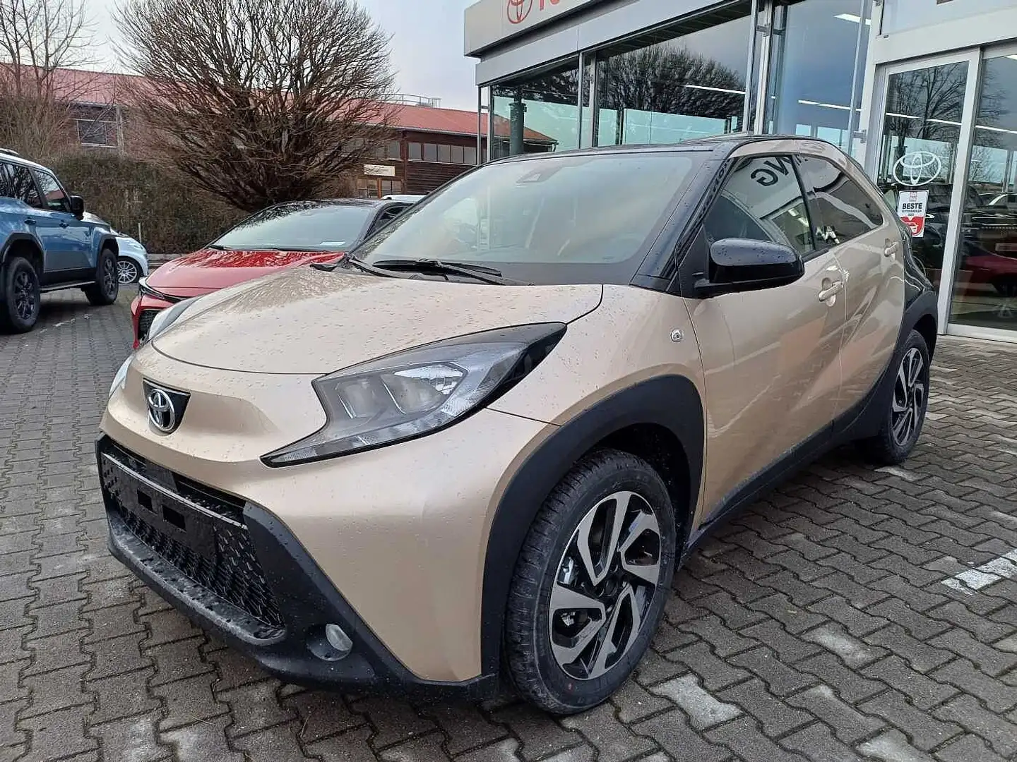 Toyota Aygo X Team D Automatik/KAMERA/SHZ Beige - 1
