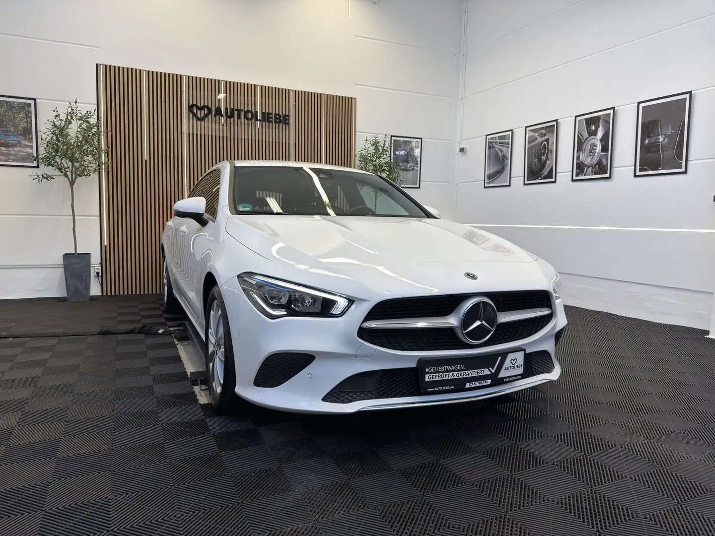 Mercedes-Benz CLA 200 LED*PDC*MBUX*2HAND Weiß - 1
