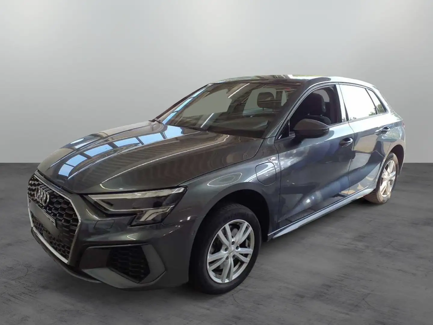 Audi A3 S-Line 40TFSIe S-tronic / Pano, LED Grau - 2