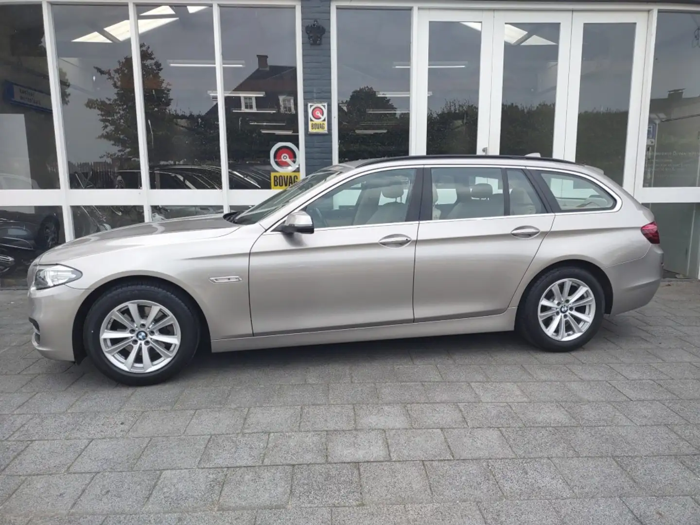 BMW 520 I EXE AUTOMAAT Grijs - 2