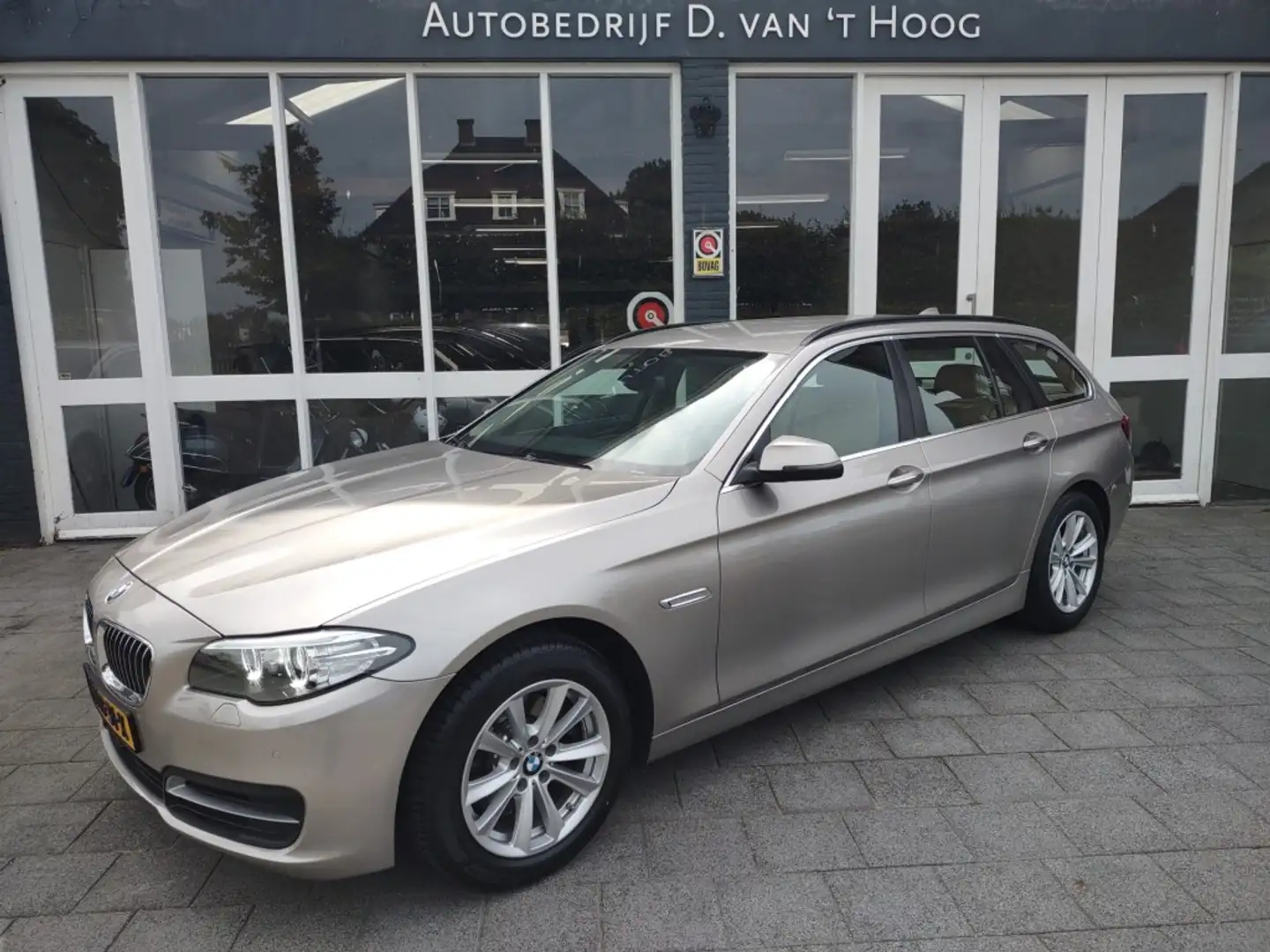 BMW 520 I EXE AUTOMAAT Grijs - 1