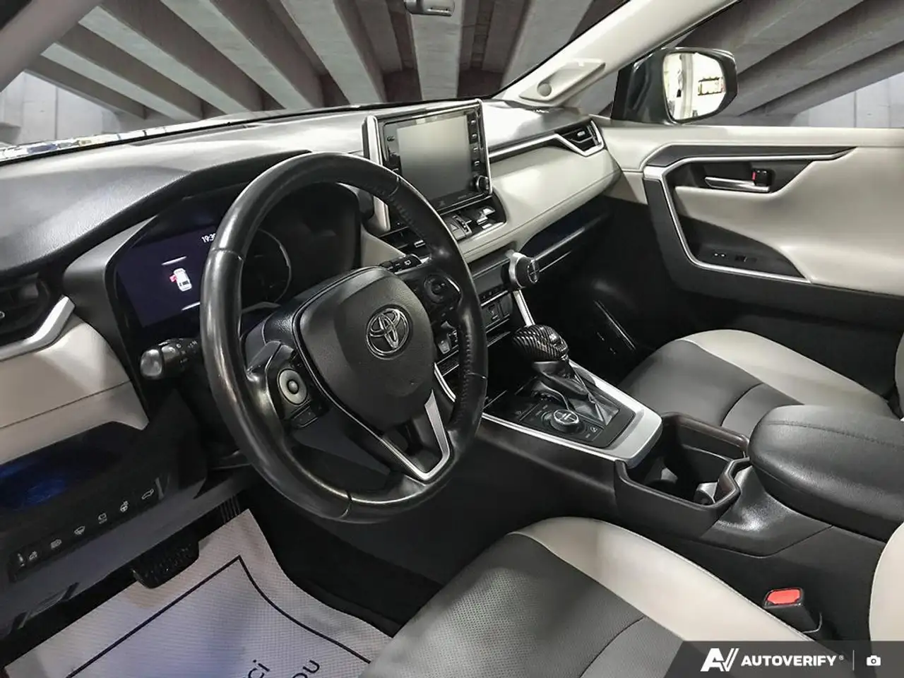 Toyota RAV 4 снимка Toyota RAV 4