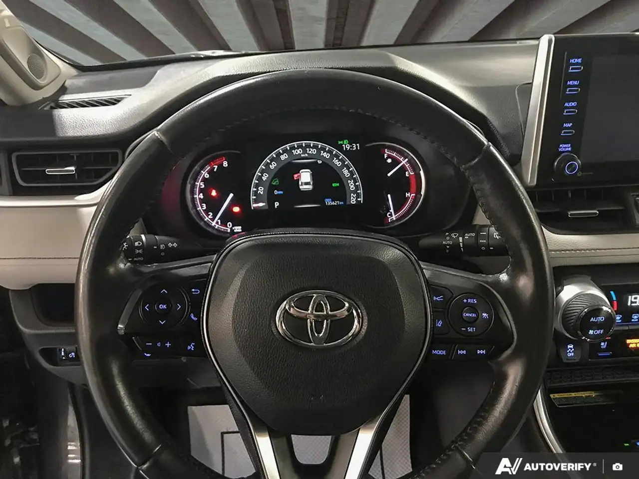 Toyota RAV 4 снимка Toyota RAV 4
