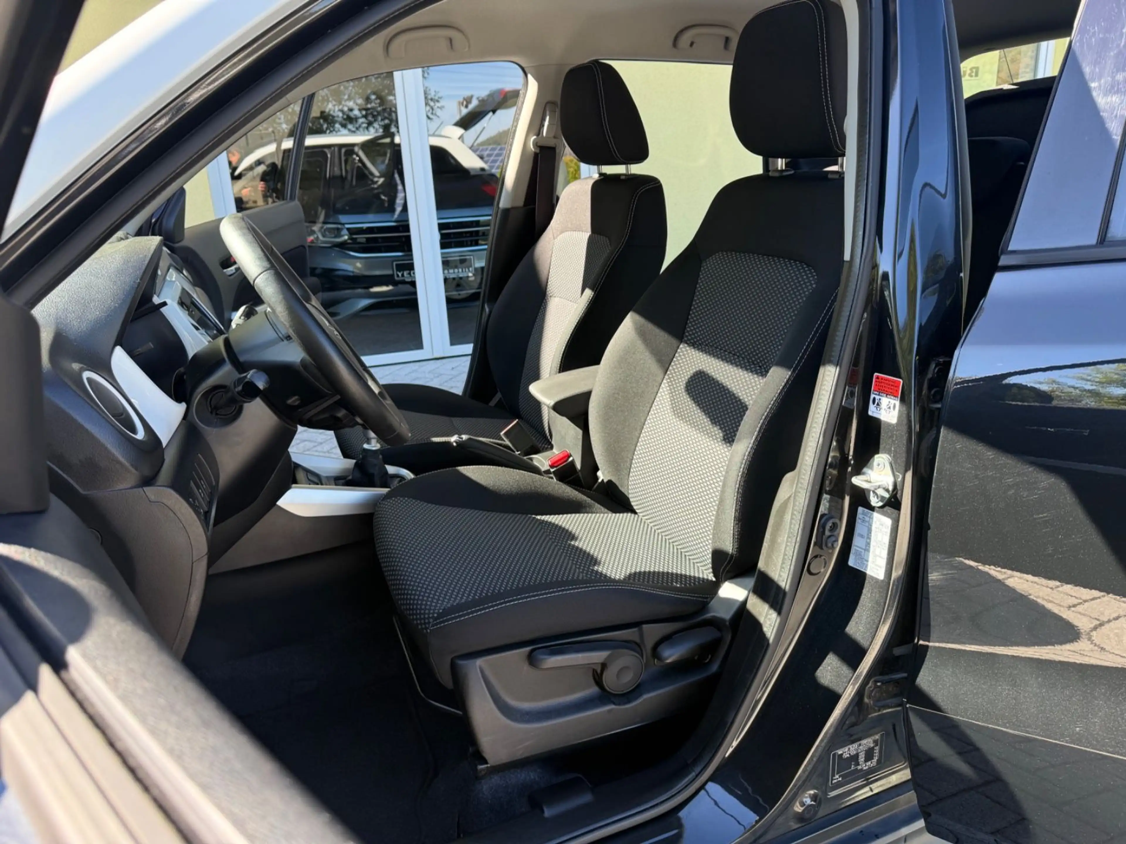 Suzuki Vitara 1.6 DDiS Comfort 4x2 Sitzheizung-Klima — photo 9