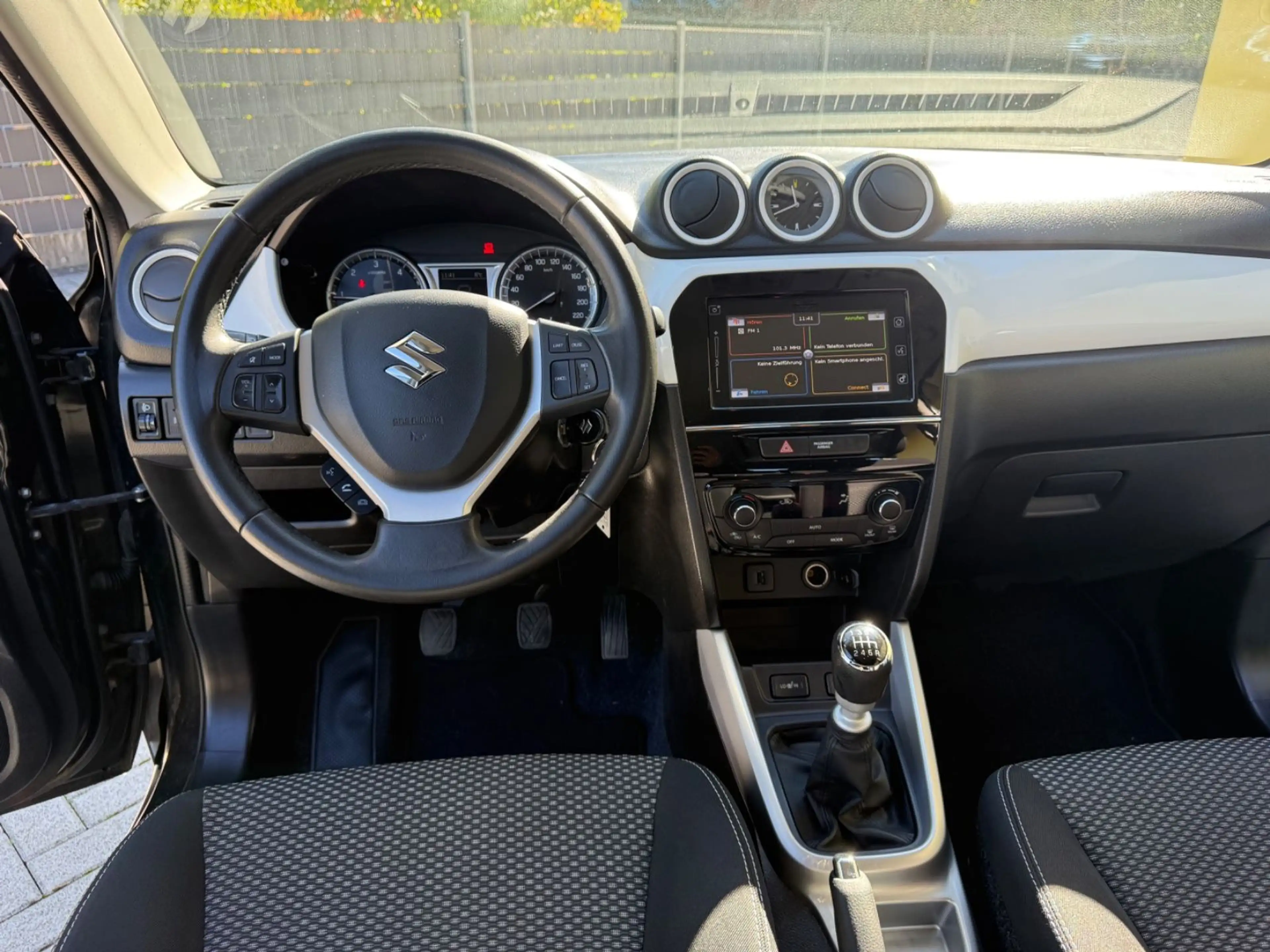 Suzuki Vitara 1.6 DDiS Comfort 4x2 Sitzheizung-Klima — photo 14