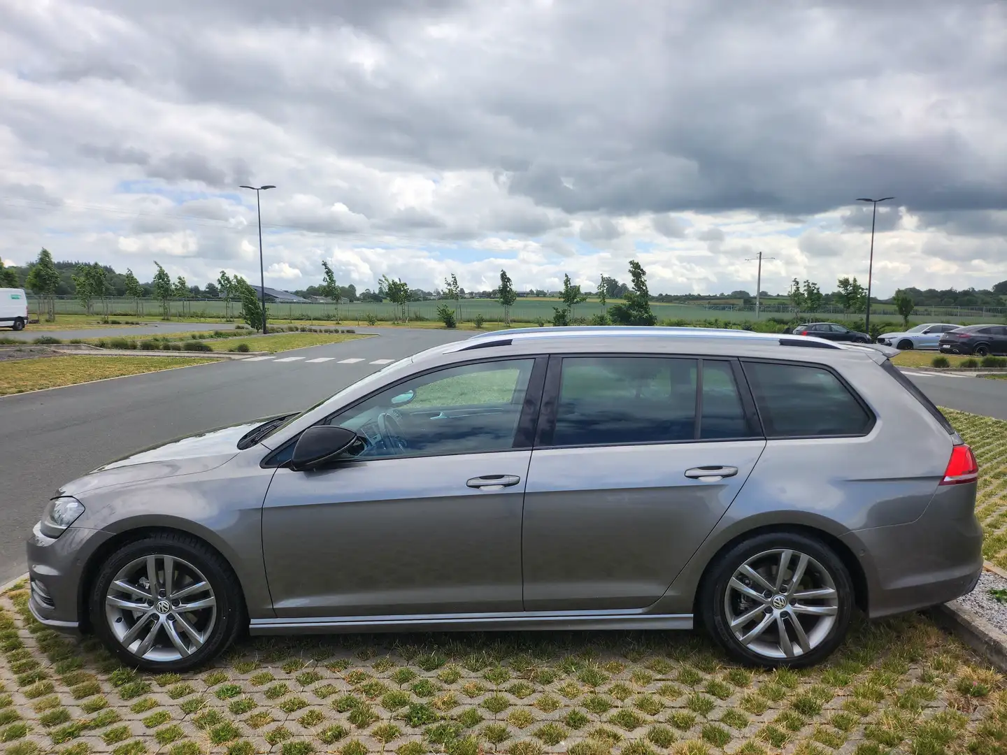 Volkswagen Golf Variant Golf SW 2.0 CR TDi R-line Bronze - 2