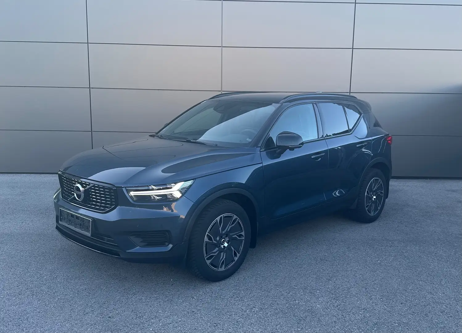Volvo XC40 XC40 T3 R-Design Geartronic R-Design Blau - 1